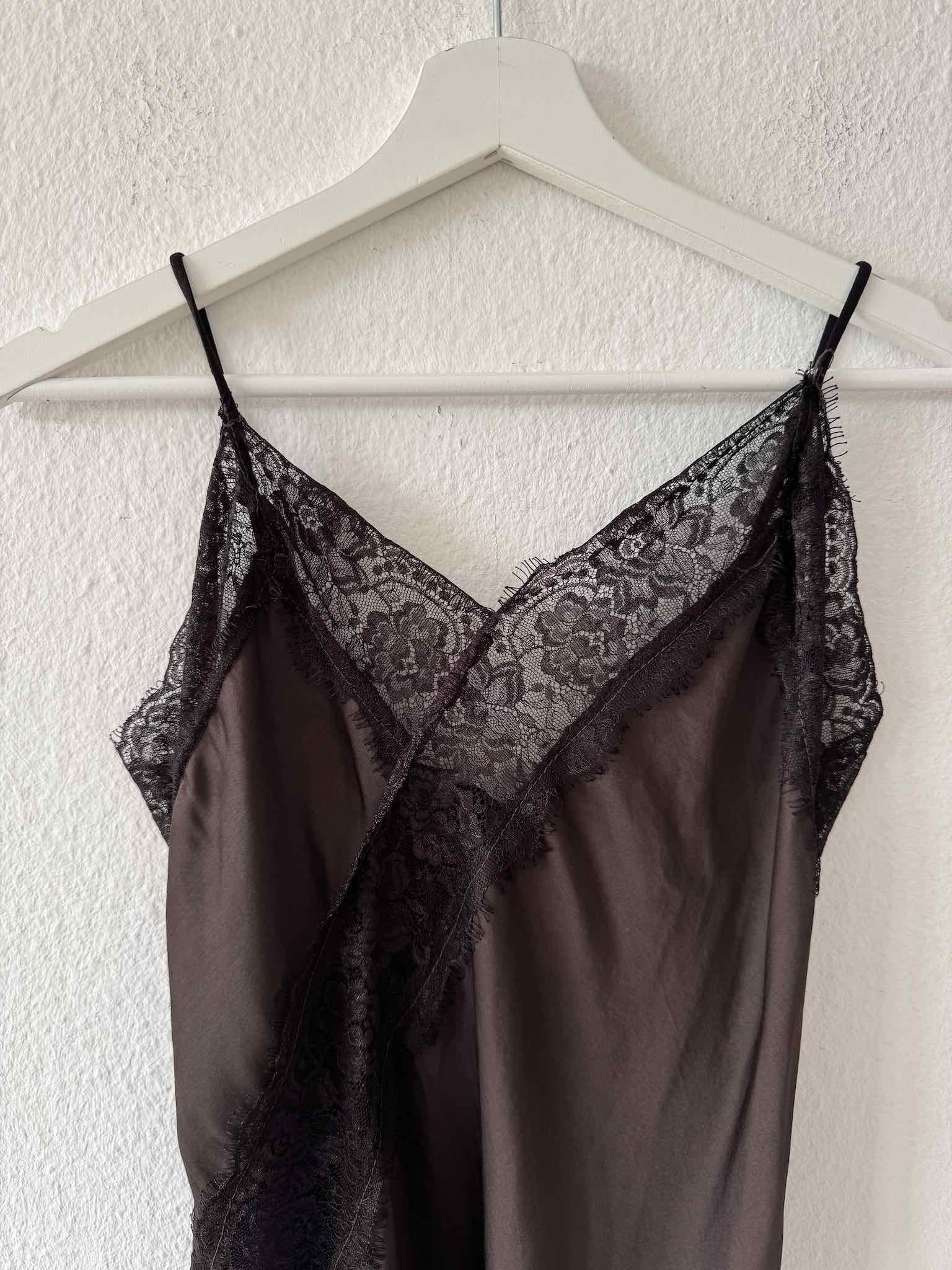 Asymmetrisches Top mit Spitze für Damen in Dark Chocolate von Maingold Basics