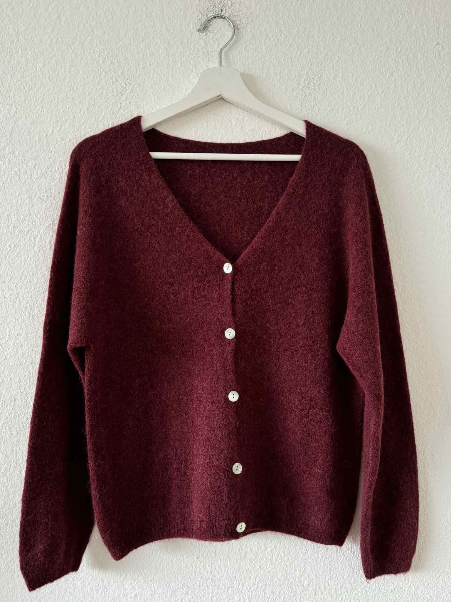 Basic Baby Alpaka Cardigan für Damen in Bordeaux von Maingold Basics