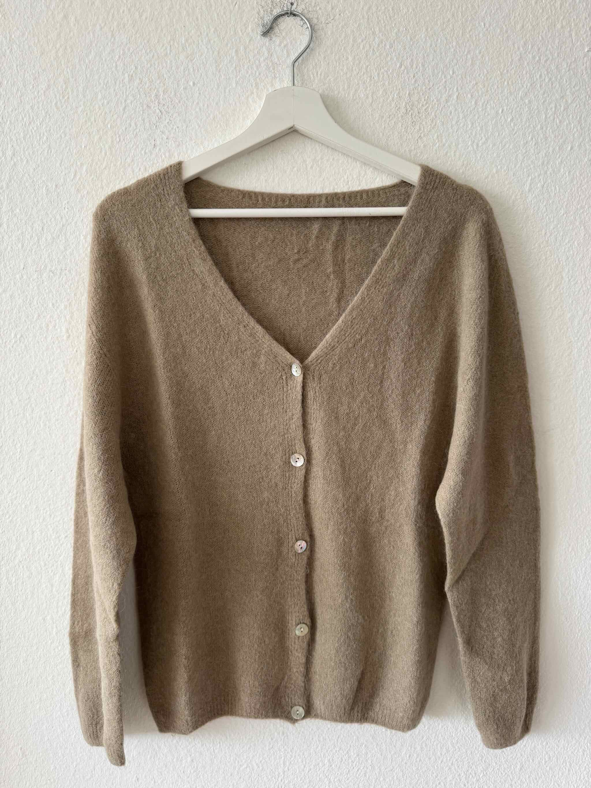 Basic Baby Alpaka Cardigan für Damen in Khaki von Maingold Basics