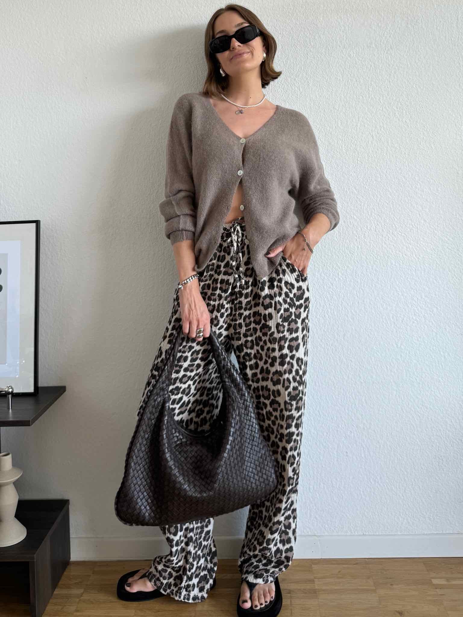 Basic Baby Alpaka Cardigan für Damen in Taupe von Maingold Basics