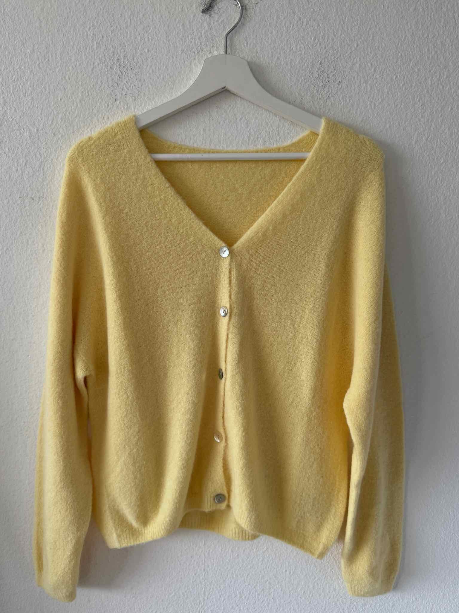 Basic Baby Alpaka Cardigan für Damen in Butter Yellow von Maingold Basics