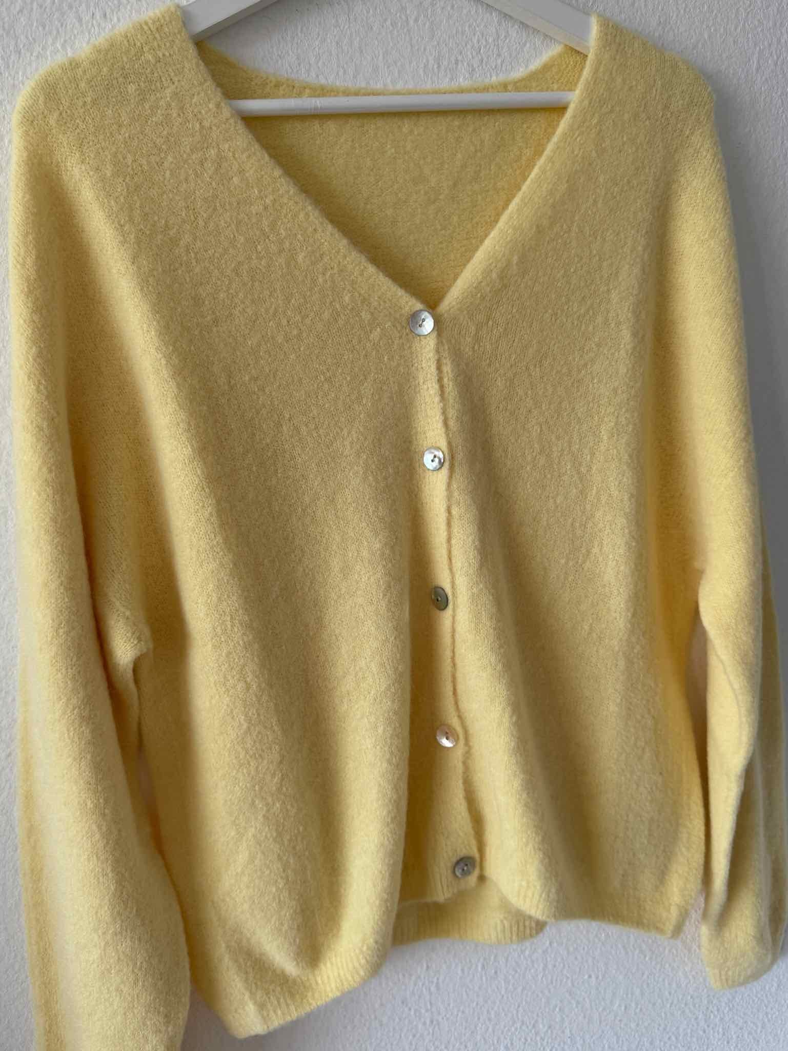 Basic Baby Alpaka Cardigan für Damen in Butter Yellow von Maingold Basics