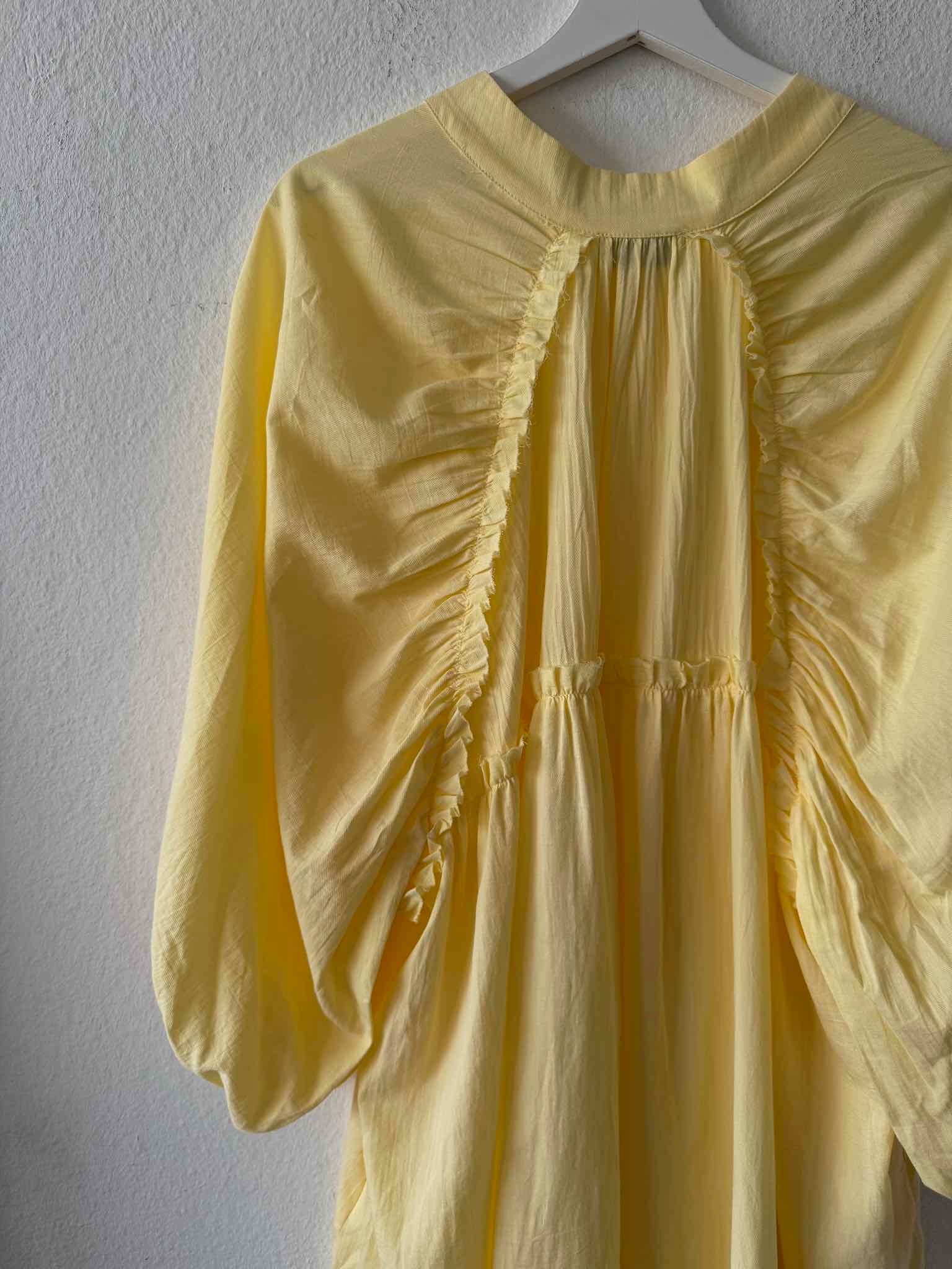 Blusenkleid mit Rückendetail für Damen in Butter Yellow von Maingold Basics