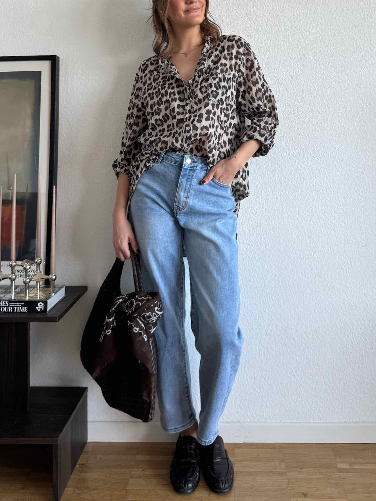 Transparente Chiffon Bluse für Damen in Leo Print von Maingold Basics