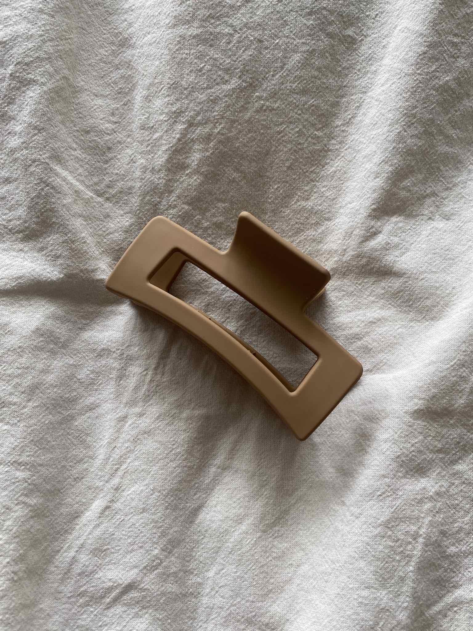 Haarklammer Hair Claw für Damen in  Eckig Farbe Beige von Maingold Basics