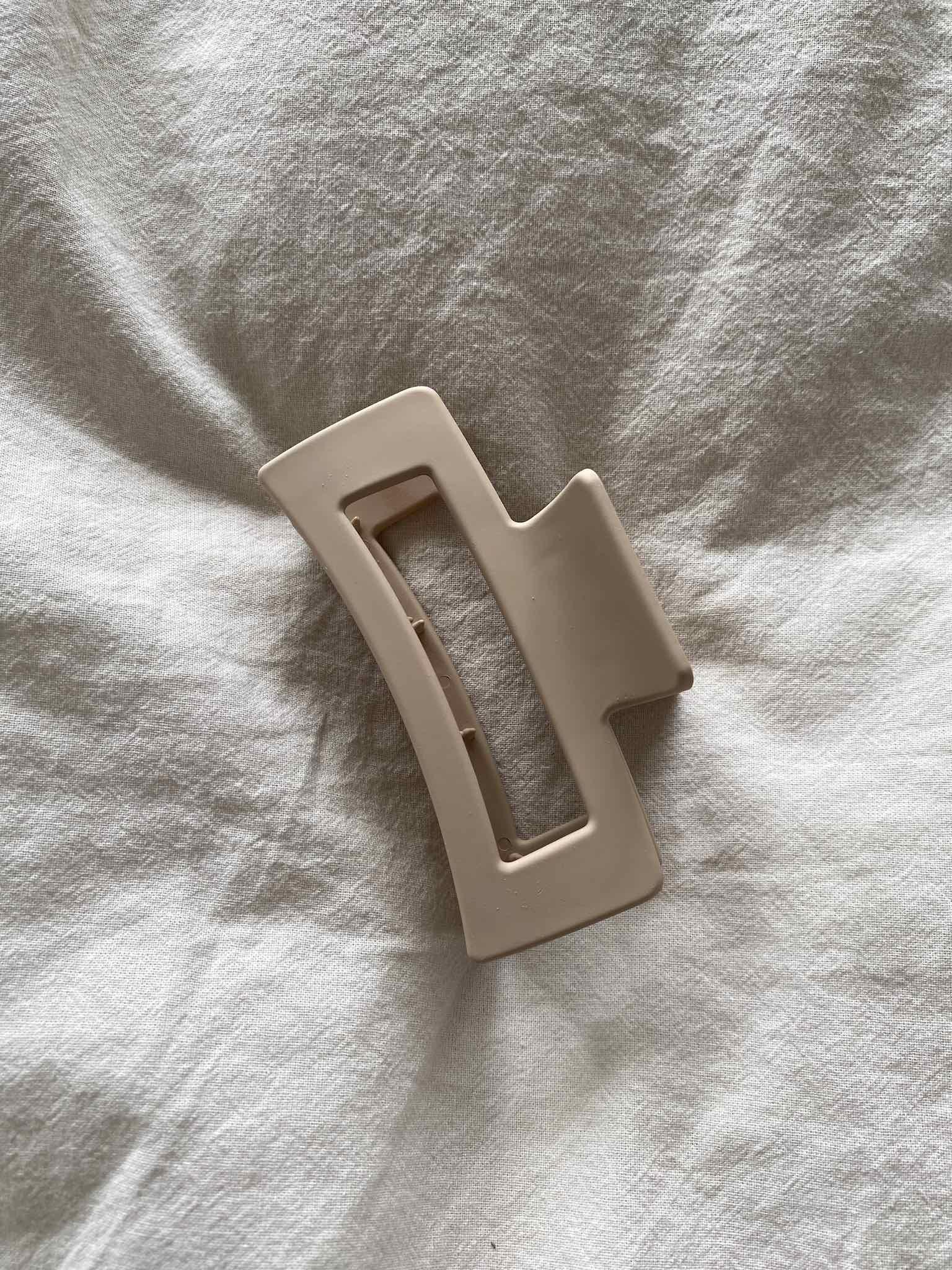 Haarklammer Hair Claw für Damen in Eckig Farbe Nude von Maingold Basics