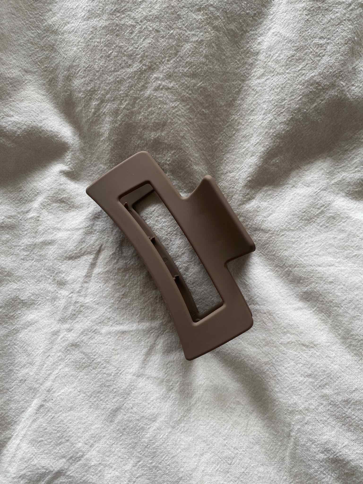 Haarklammer Hair Claw für Damen in Eckig Farbe Taupe von Maingold Basics