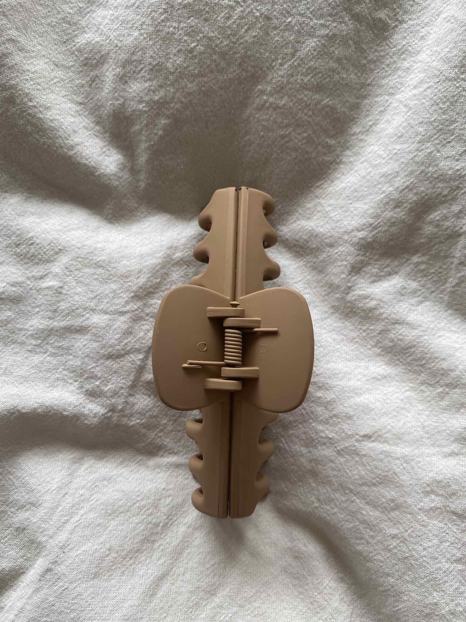 Haarklammer Hair Claw für Damen in Groß Farbe Beige von Maingold Basics