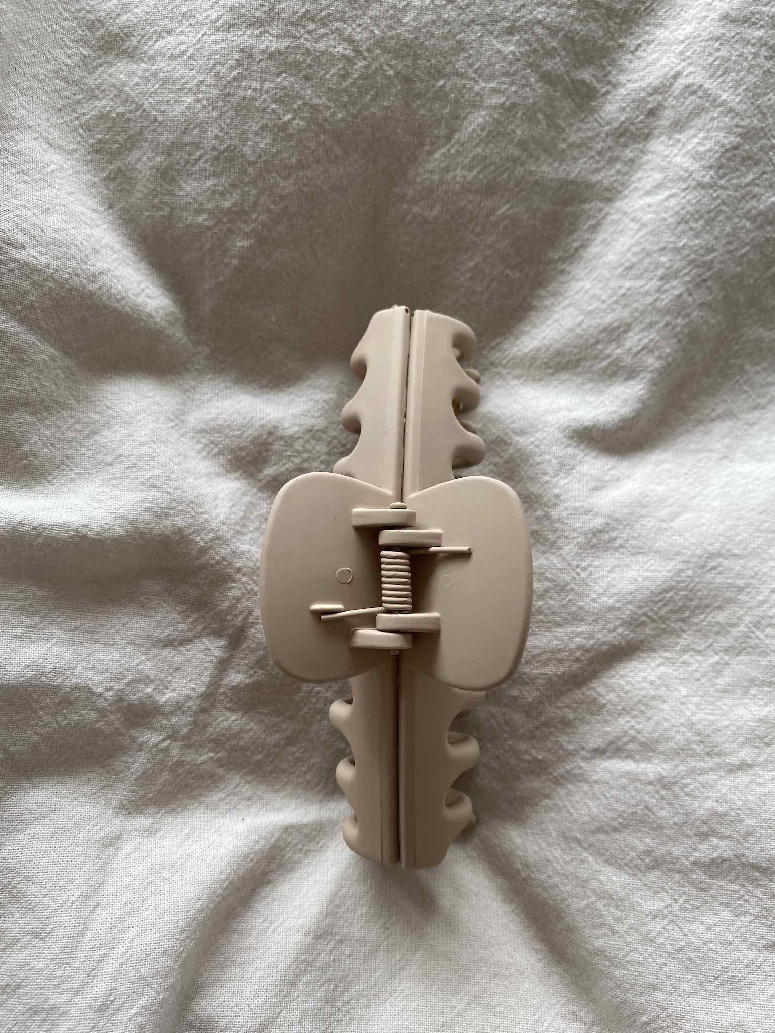 Haarklammer Hair Claw für Damen in Groß Farbe Nude von Maingold Basics