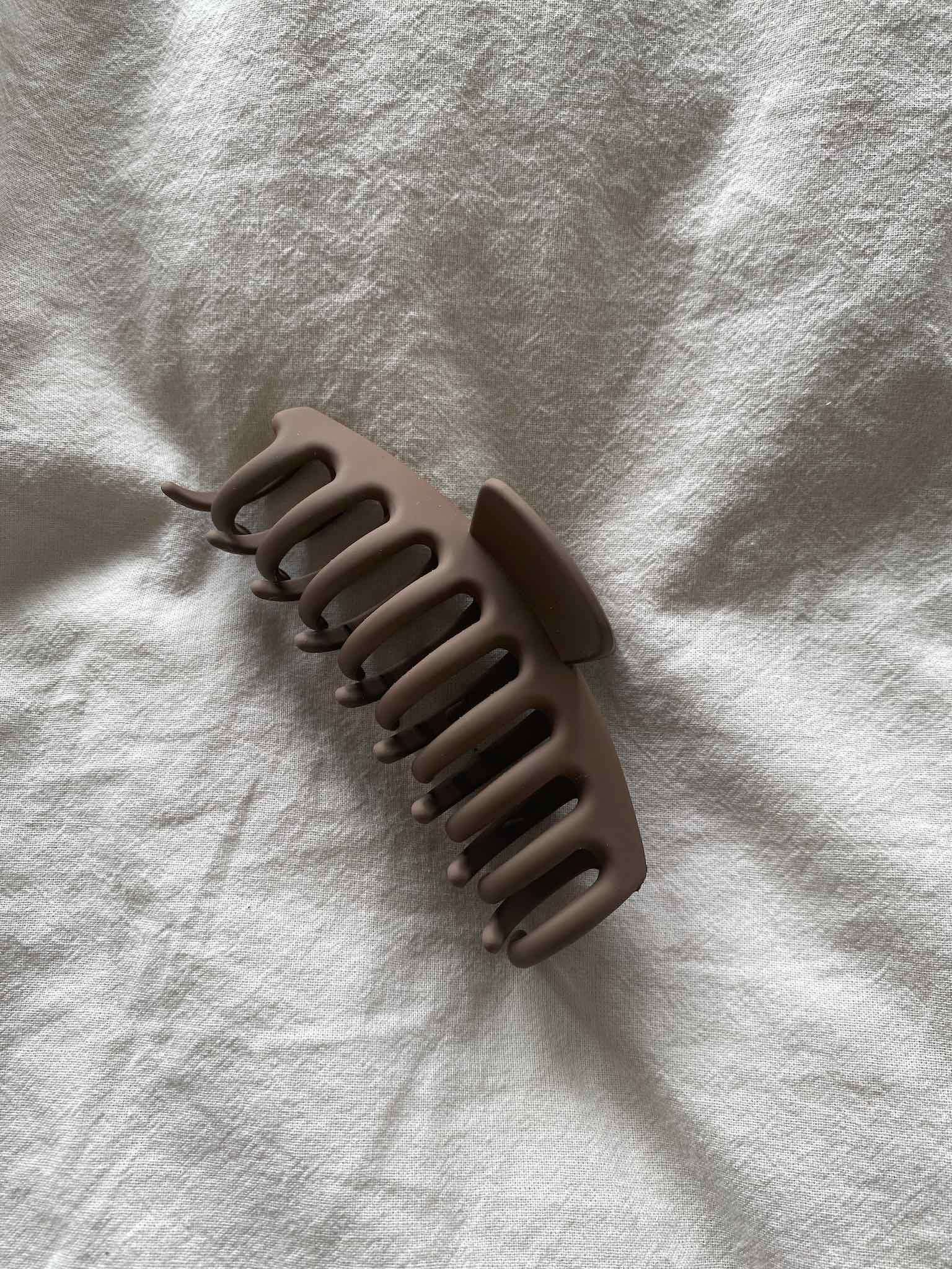 Haarklammer Hair Claw für Damen in Groß Farbe Taupe von Maingold Basics