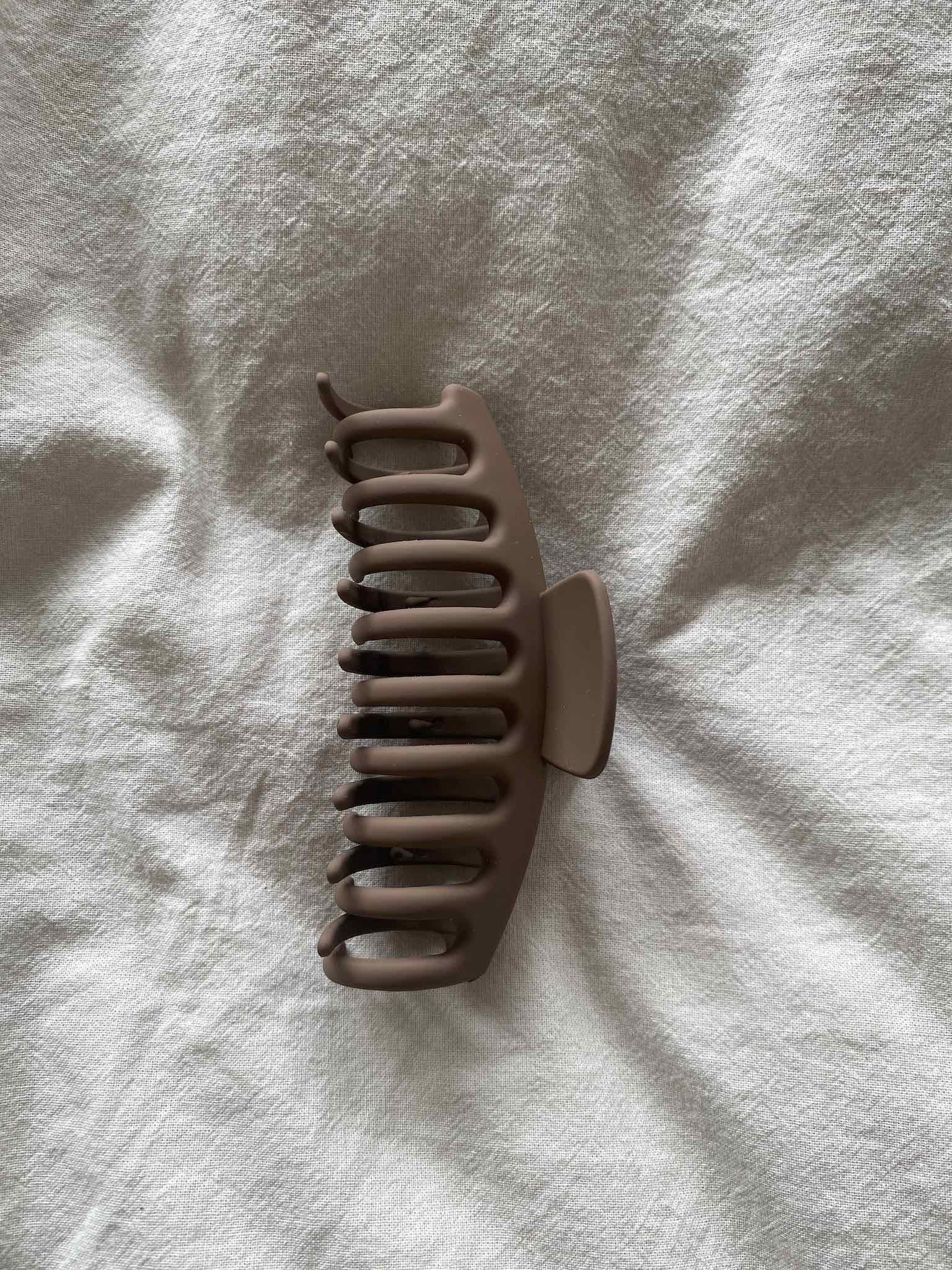 Haarklammer Hair Claw für Damen in Groß Farbe Taupe von Maingold Basics