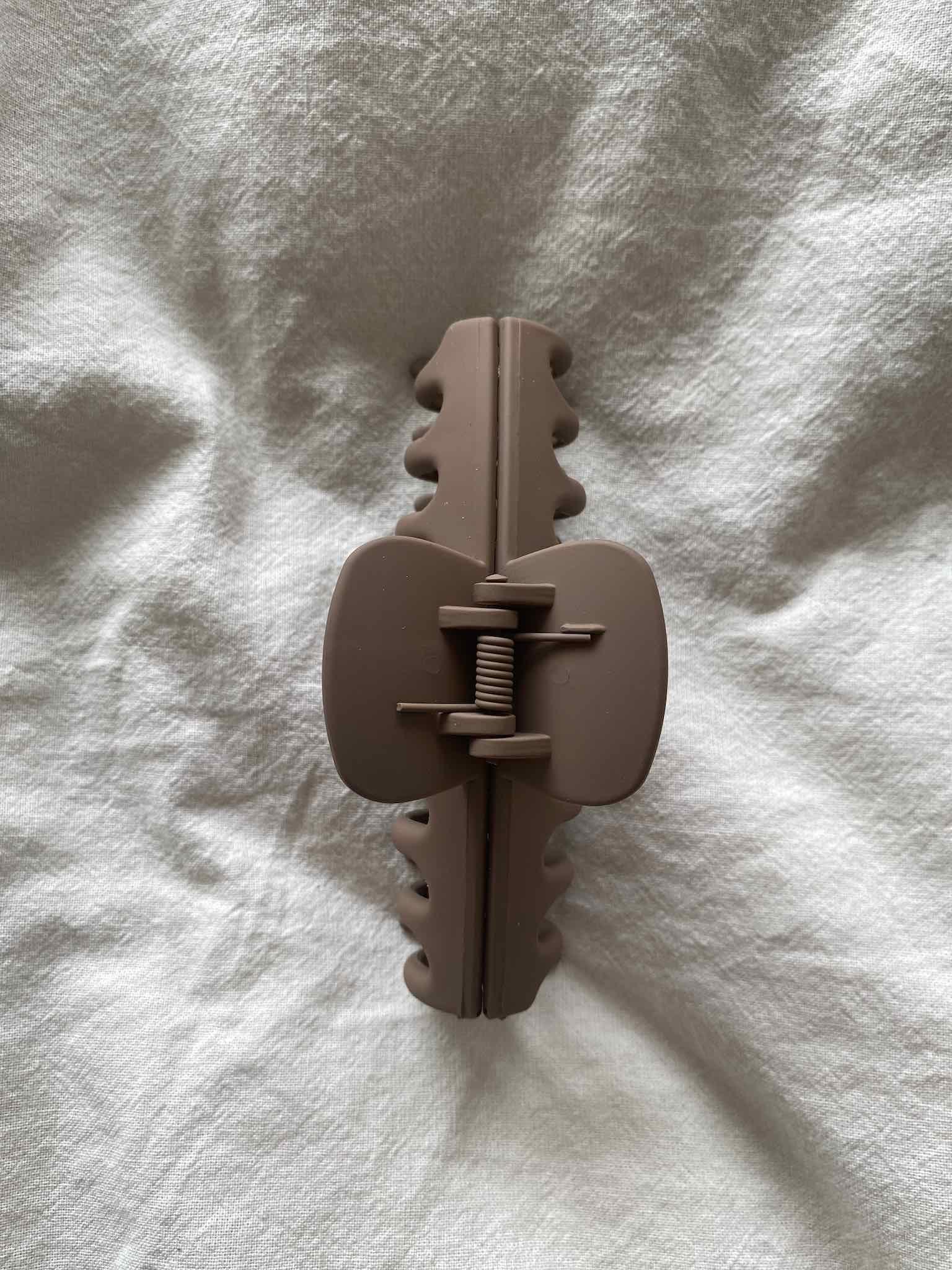 Haarklammer Hair Claw für Damen in Groß Farbe Taupe von Maingold Basics