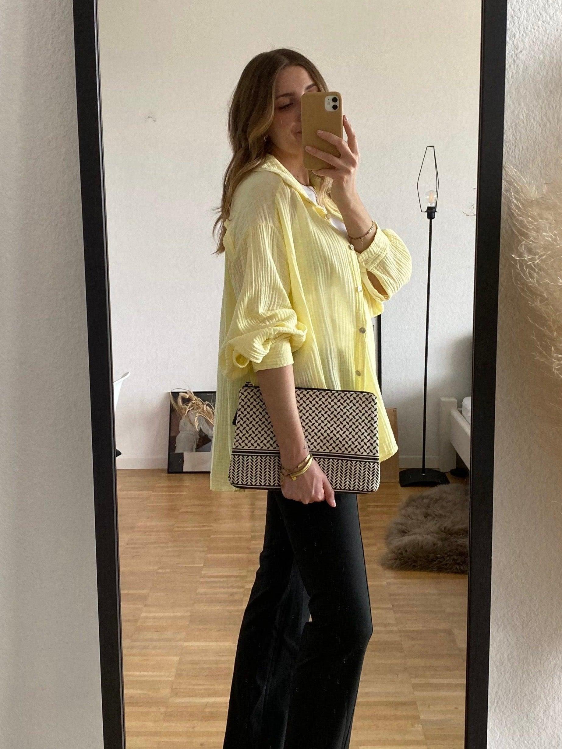 Kurze Musselin Bluse für Damen in Butter Yellow von Maingold Basics