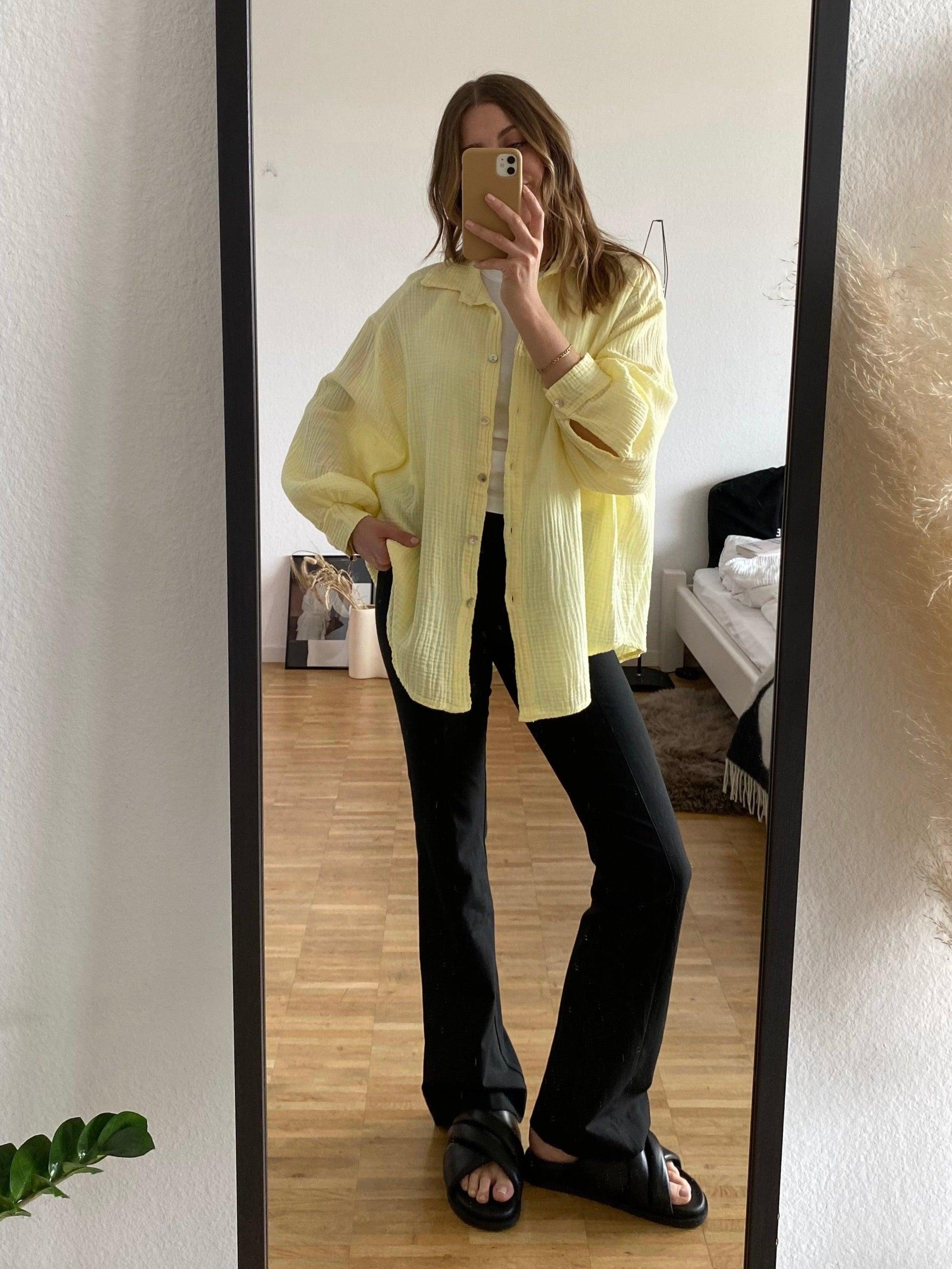 Kurze Musselin Bluse für Damen in Butter Yellow von Maingold Basics