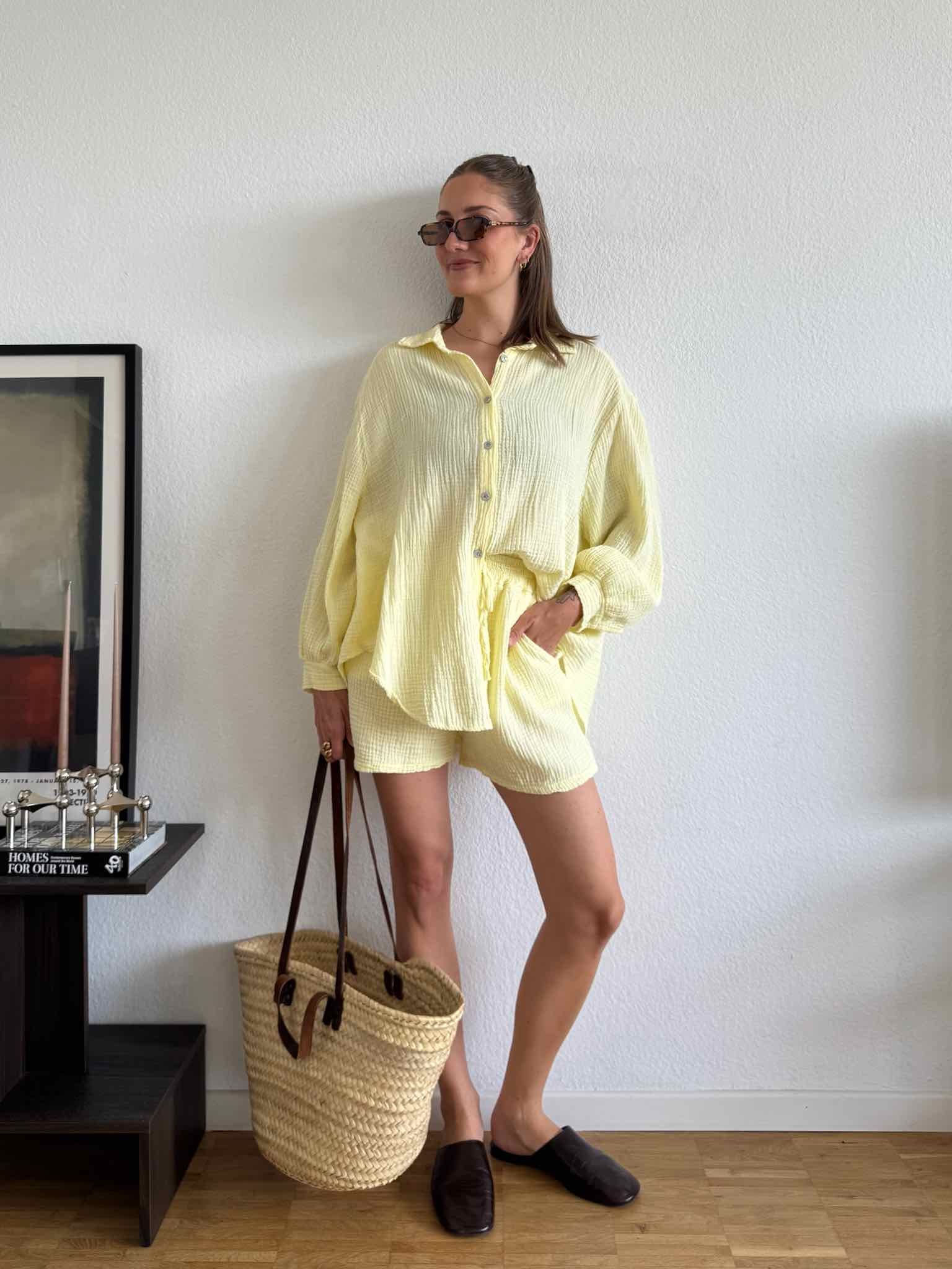 Kurze Musselin Bluse für Damen in Butter Yellow von Maingold Basics