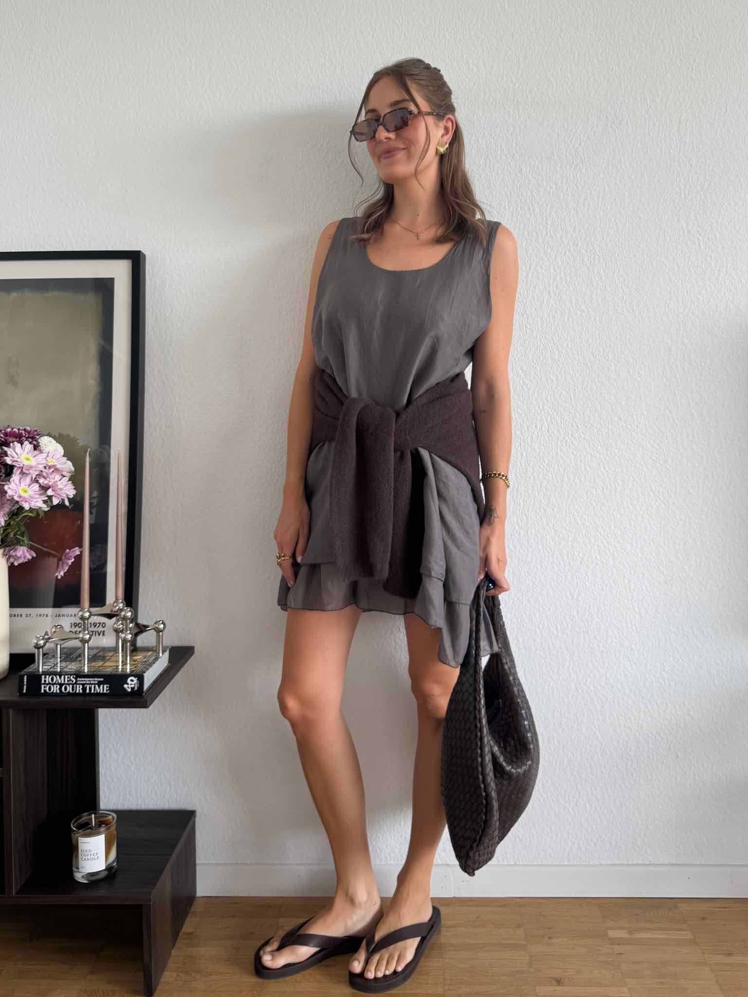 Kurzes Chiffon Kleid für Damen in Anthrazit von Maingold Basics