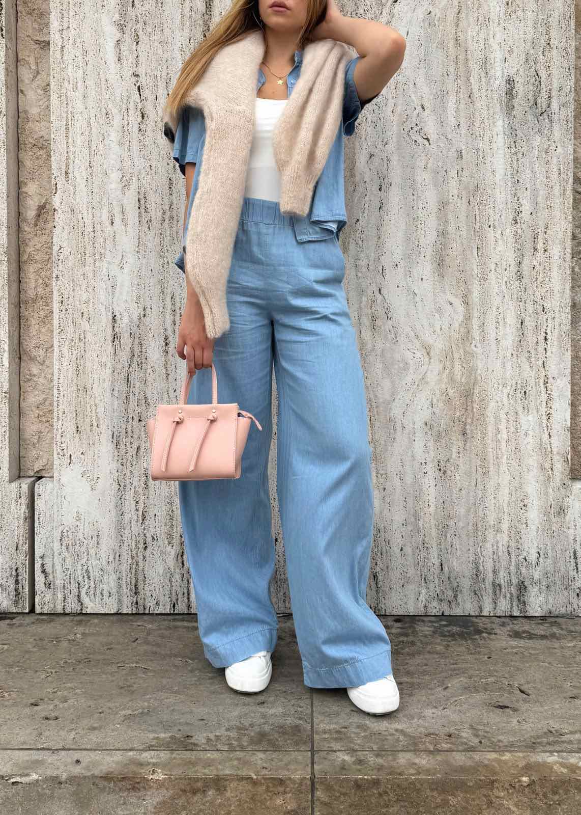 Leichtes Denim Set aus Hose und Bluse in Light Blue für Damen von Maingold Basics