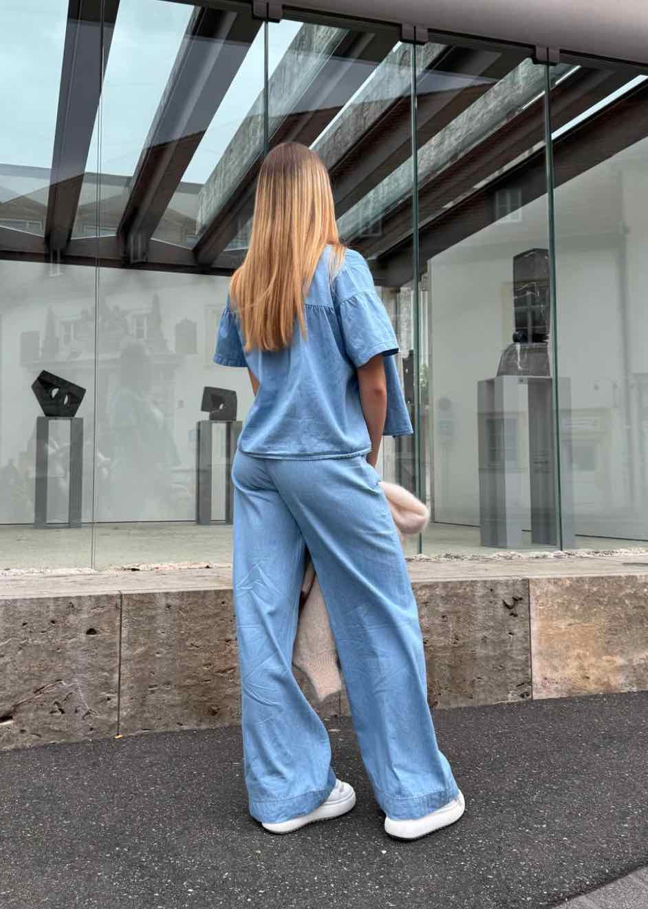 Leichtes Denim Set aus Hose und Bluse in Light Blue für Damen von Maingold Basics