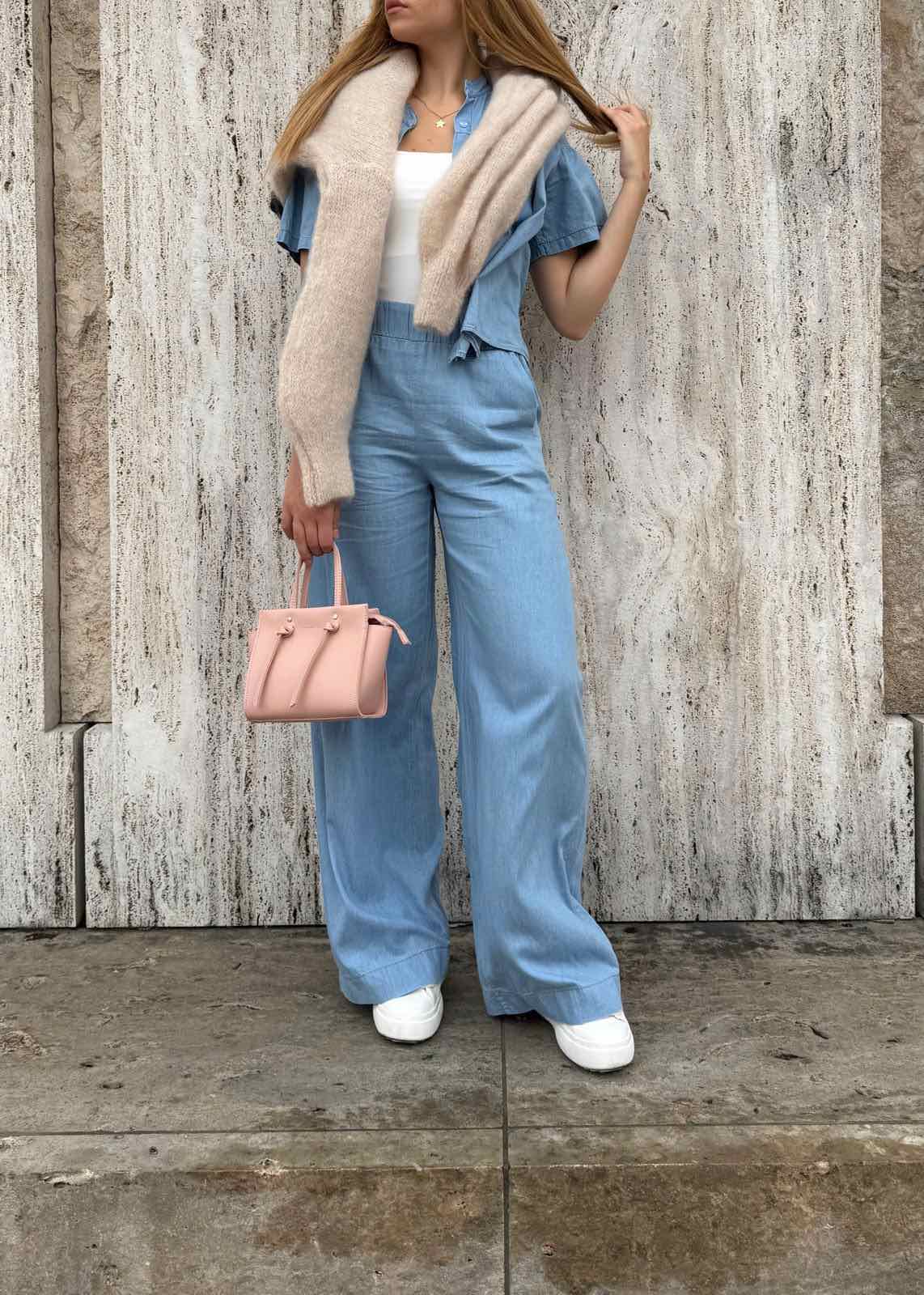 Leichtes Denim Set aus Hose und Bluse in Light Blue für Damen von Maingold Basics