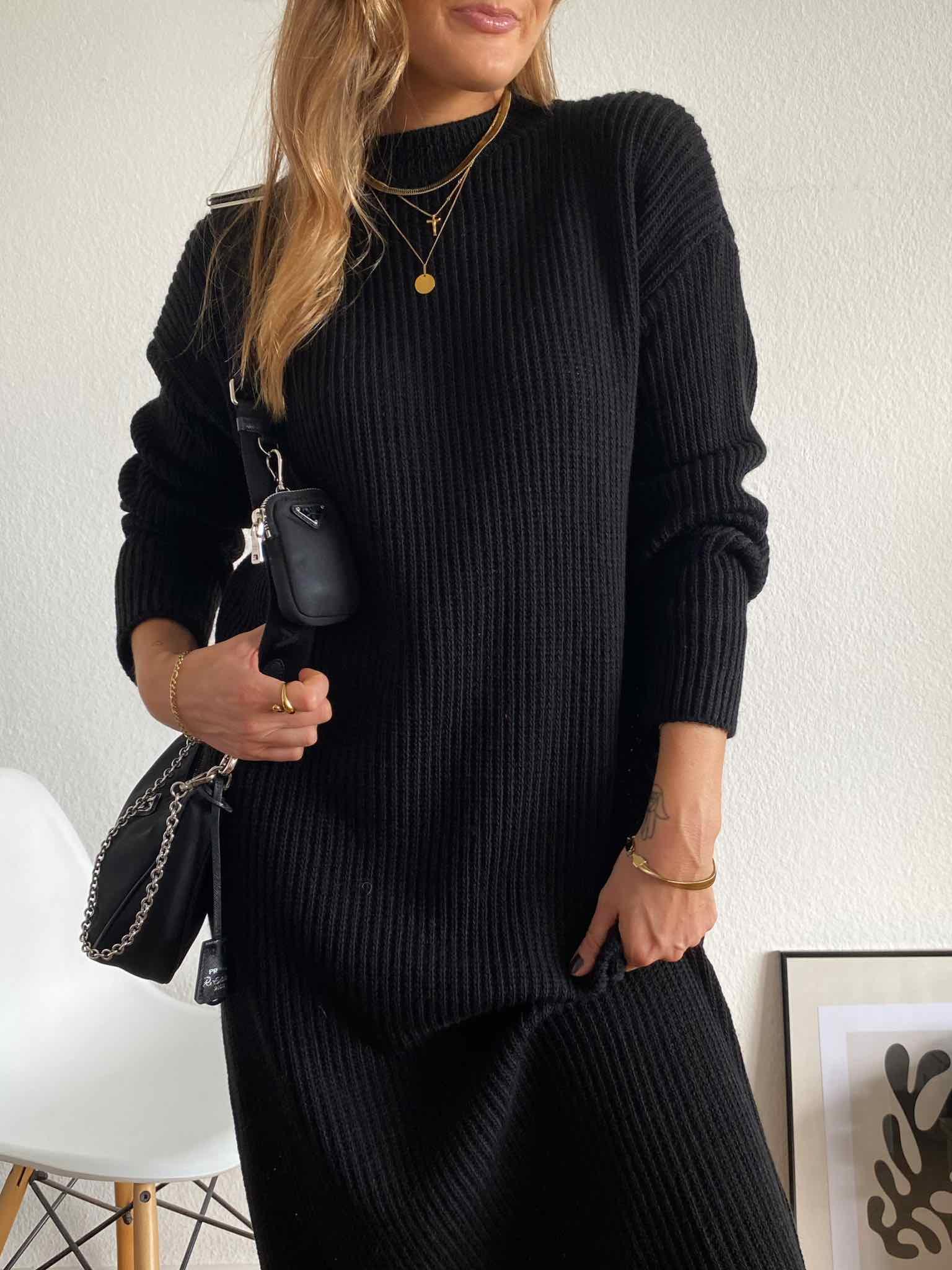 Long Knit Dress für Damen in Black von maingoldbasics.de