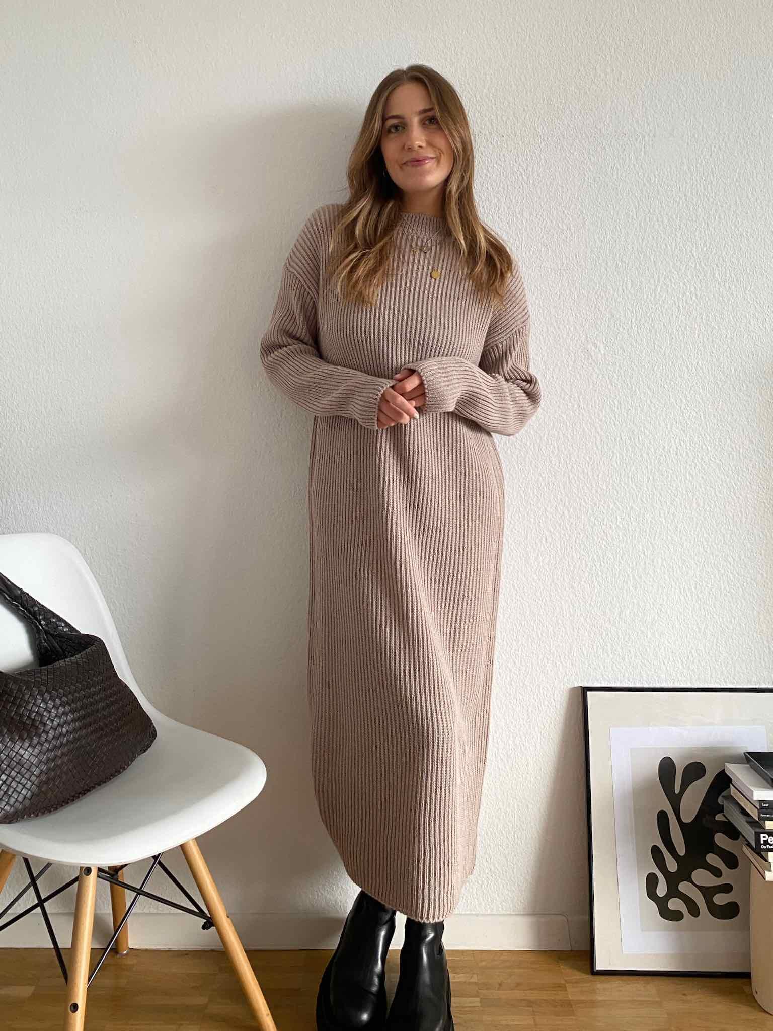 Long Knit Dress für Damen in Light Taupe von Maingold Basics