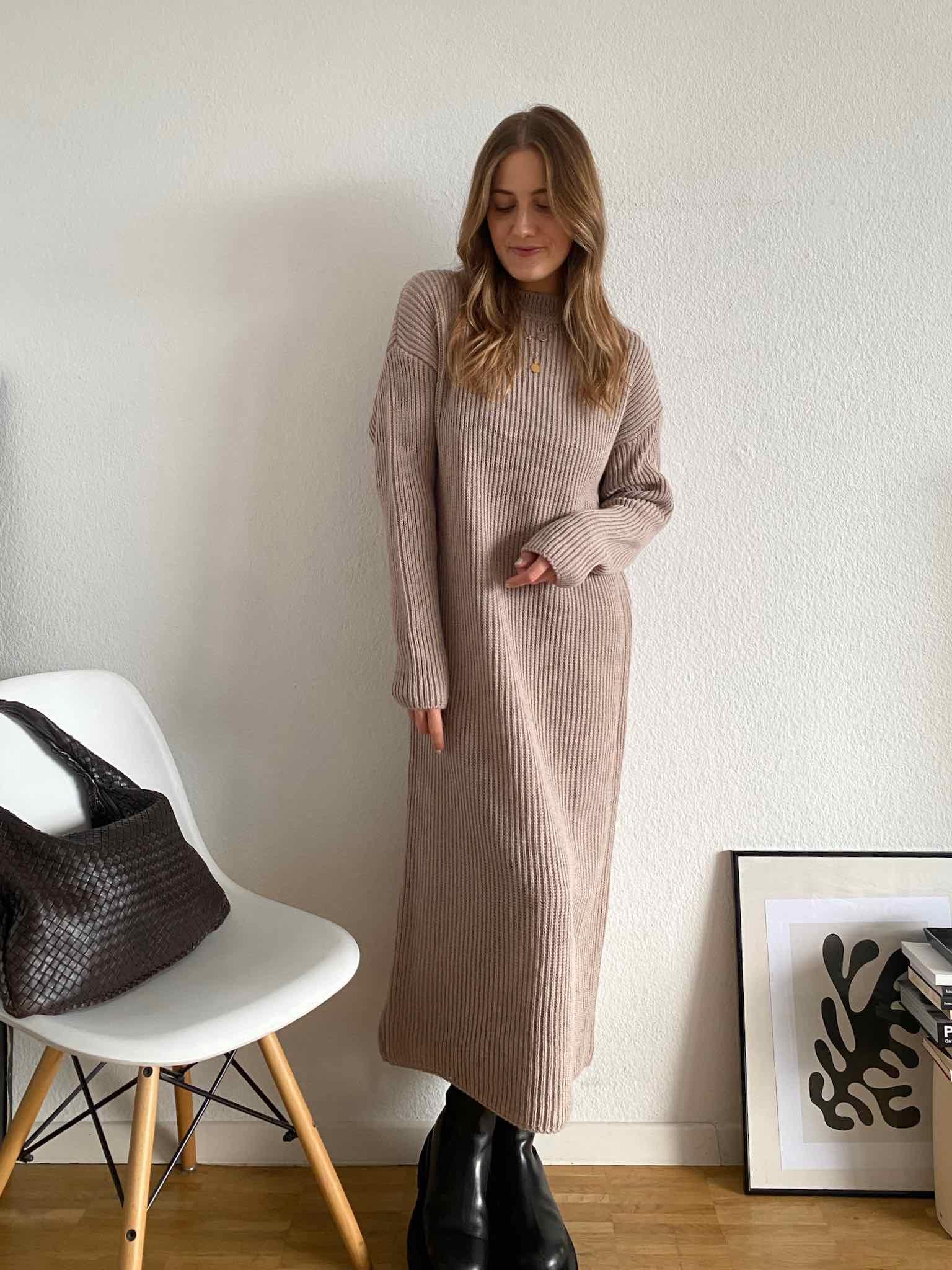Long Knit Dress für Damen in Light Taupe von Maingold Basics