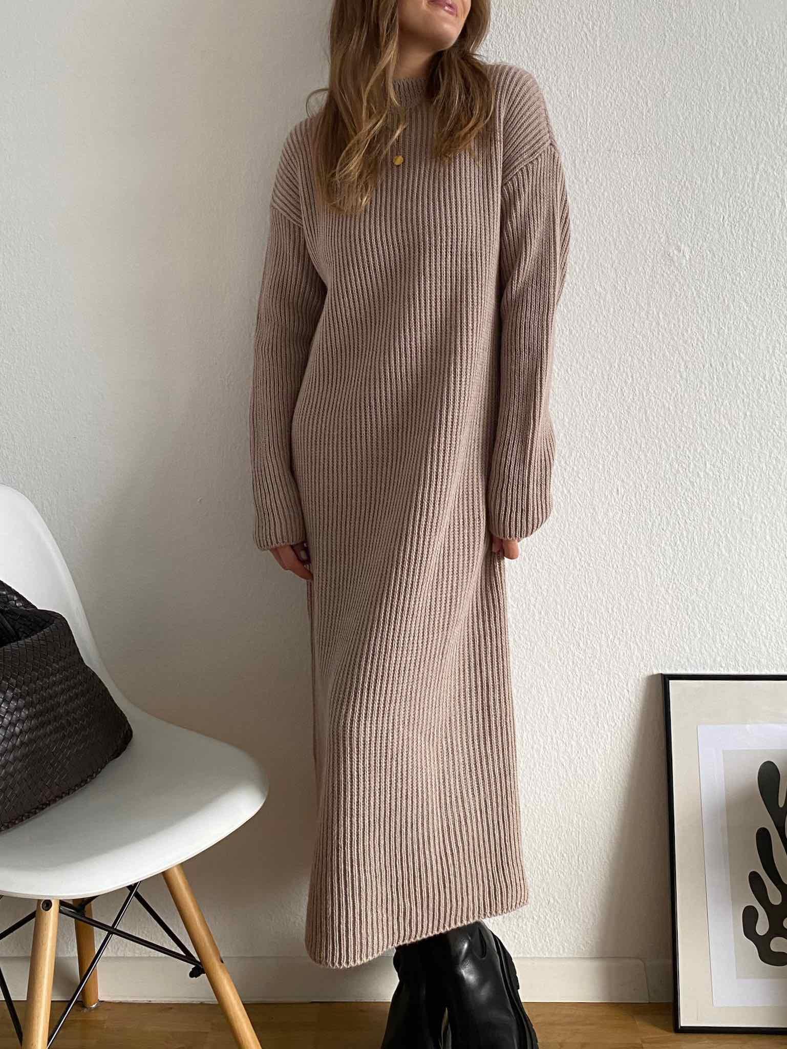 Long Knit Dress für Damen in Light Taupe von Maingold Basics