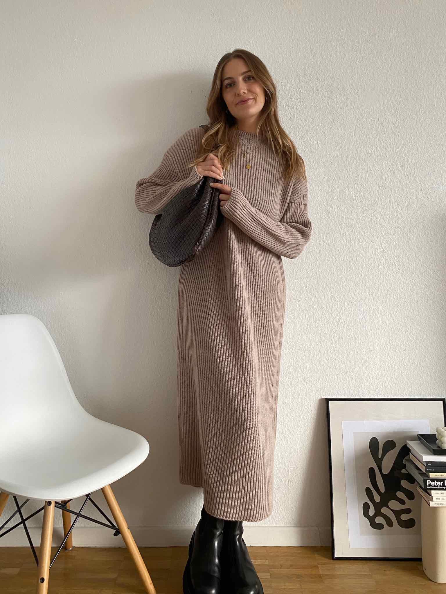 Long Knit Dress für Damen in Light Taupe von Maingold Basics