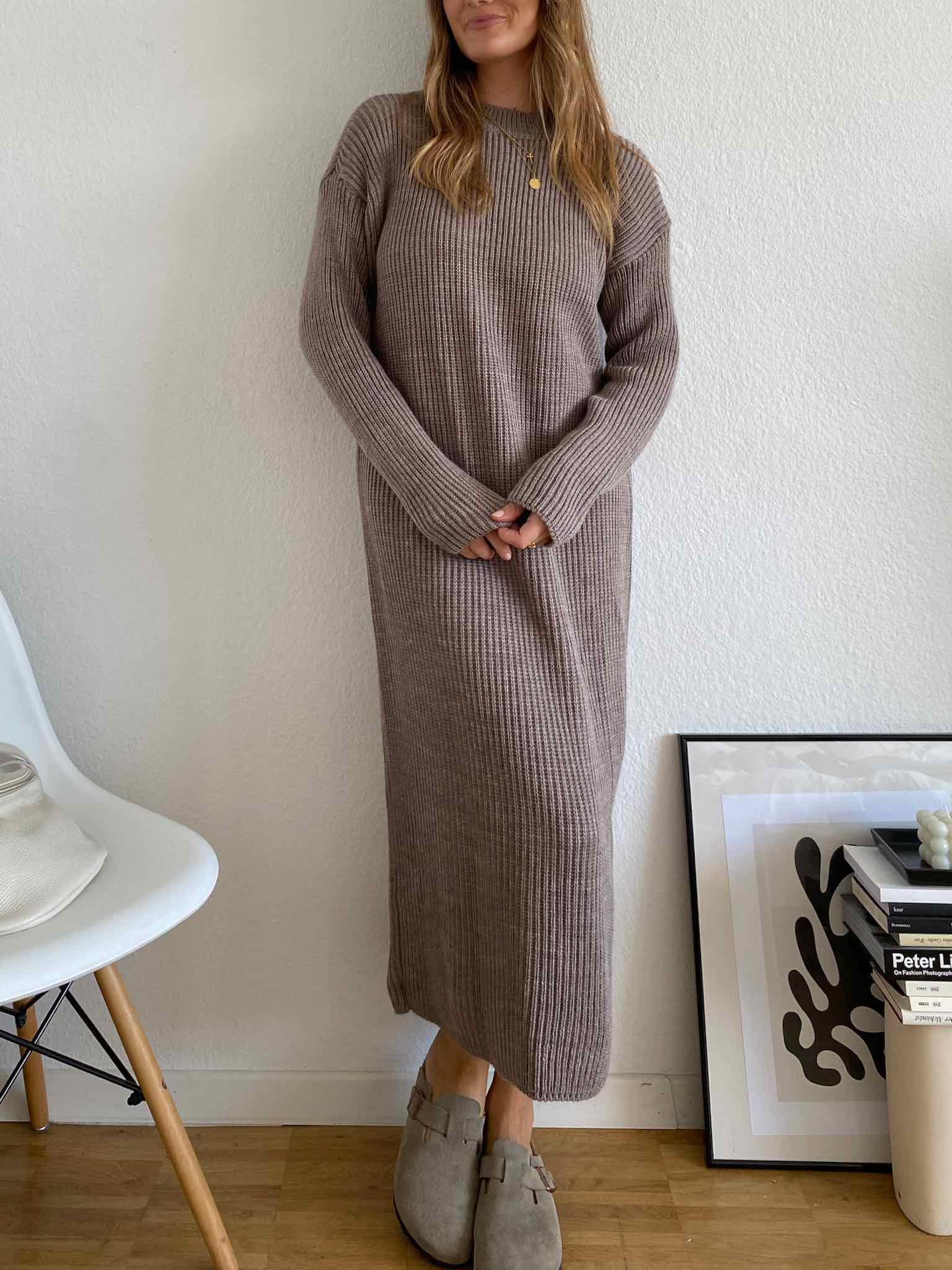 Long Knit Dress für Damen in Dark Taupe von Maingold Basics