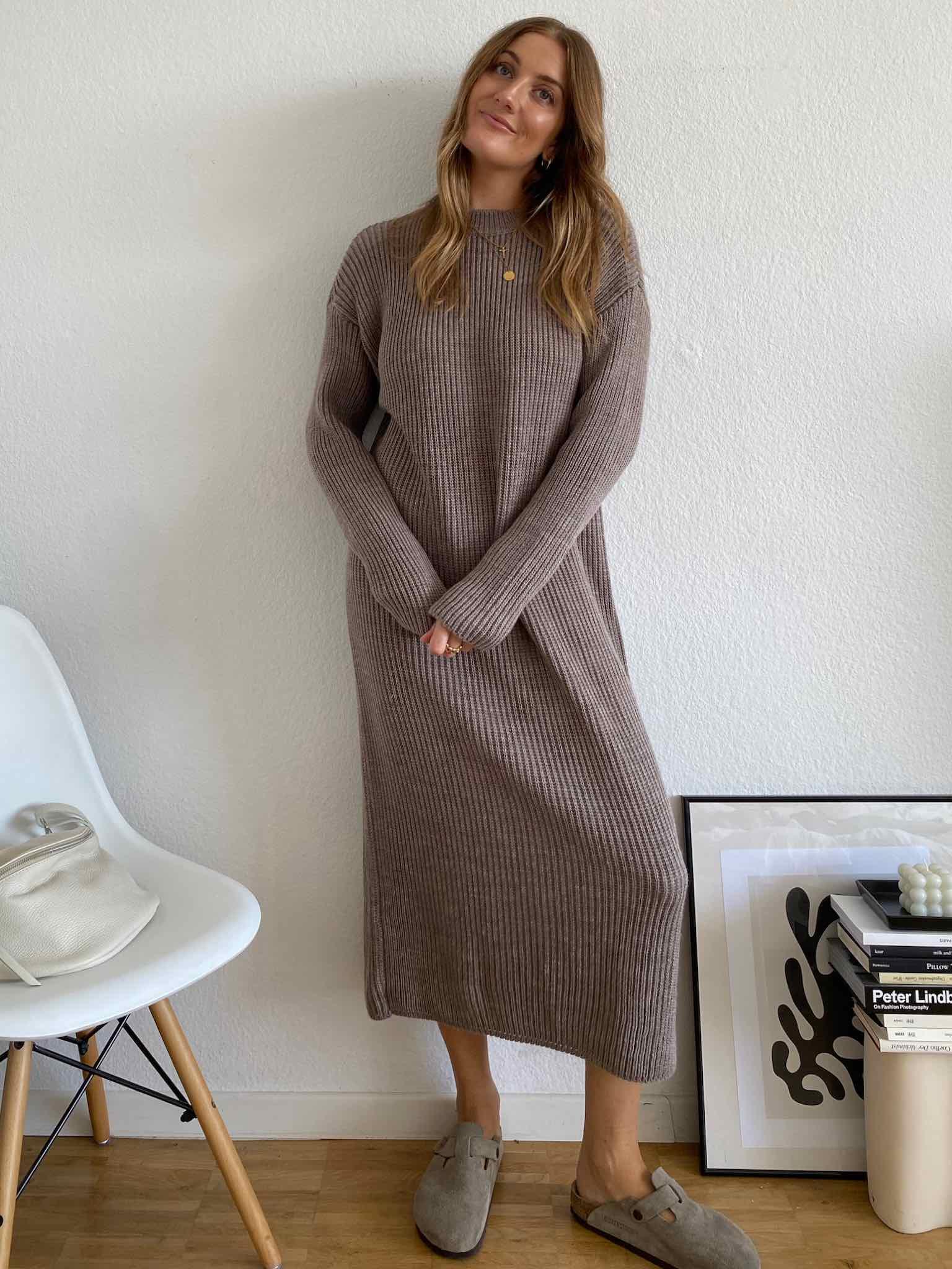 Long Knit Dress für Damen in Dark Taupe von Maingold Basics