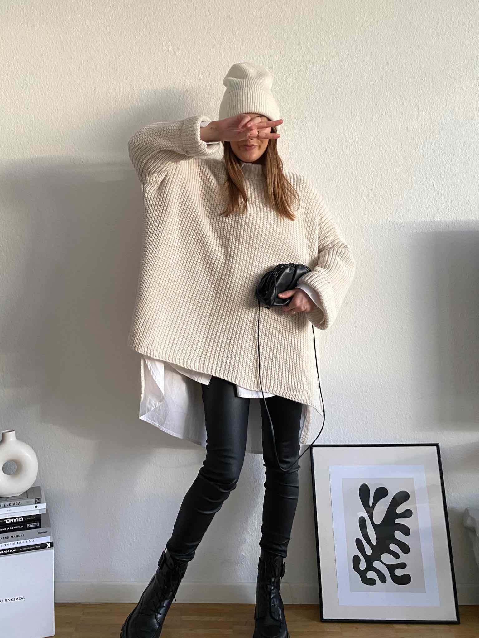 Long Oversize Pulli mit Schlitz für Damen in Beige von Maingold Basics