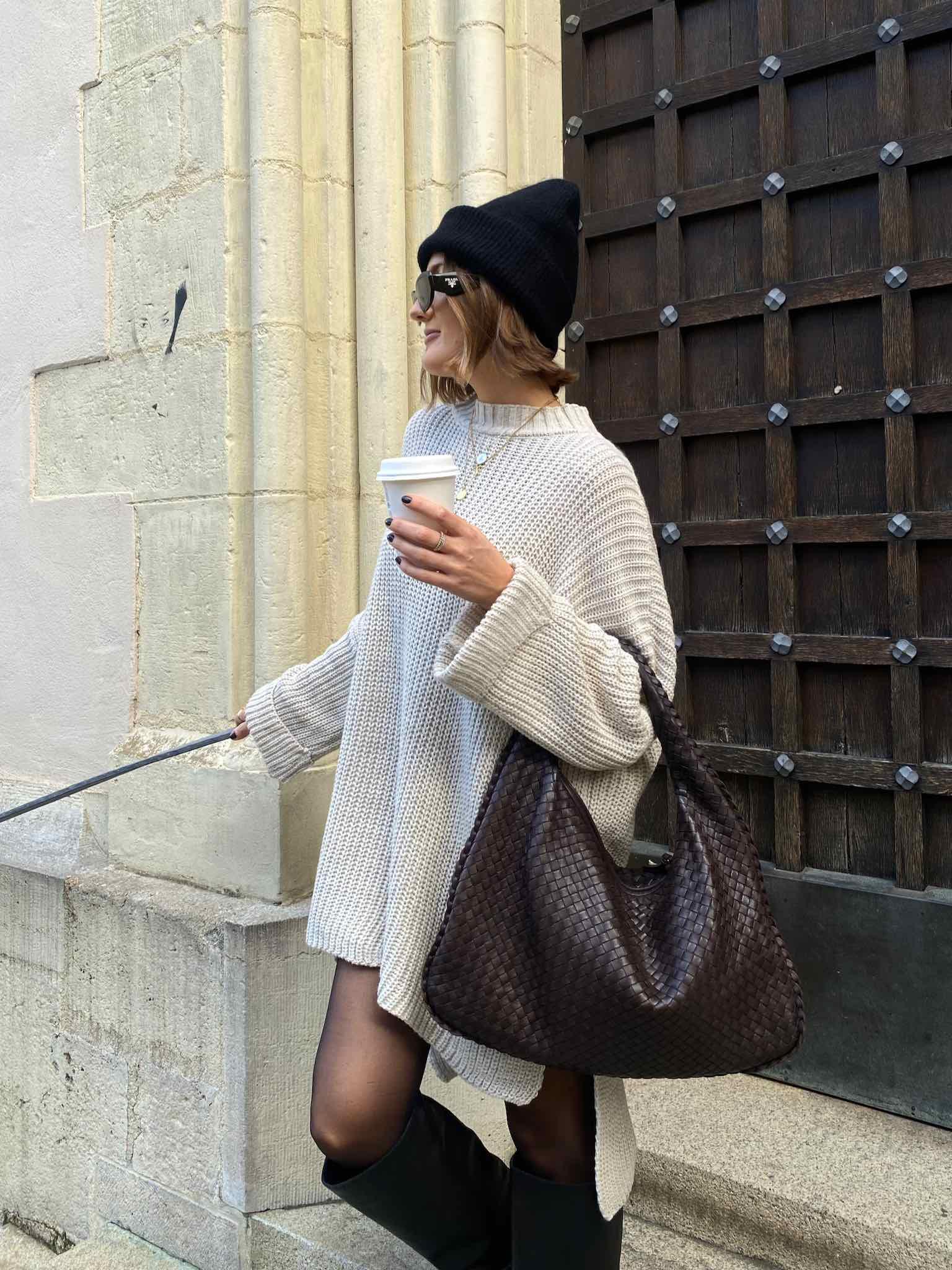 Long Oversize Pulli mit Schlitz für Damen in Beige von Maingold Basics