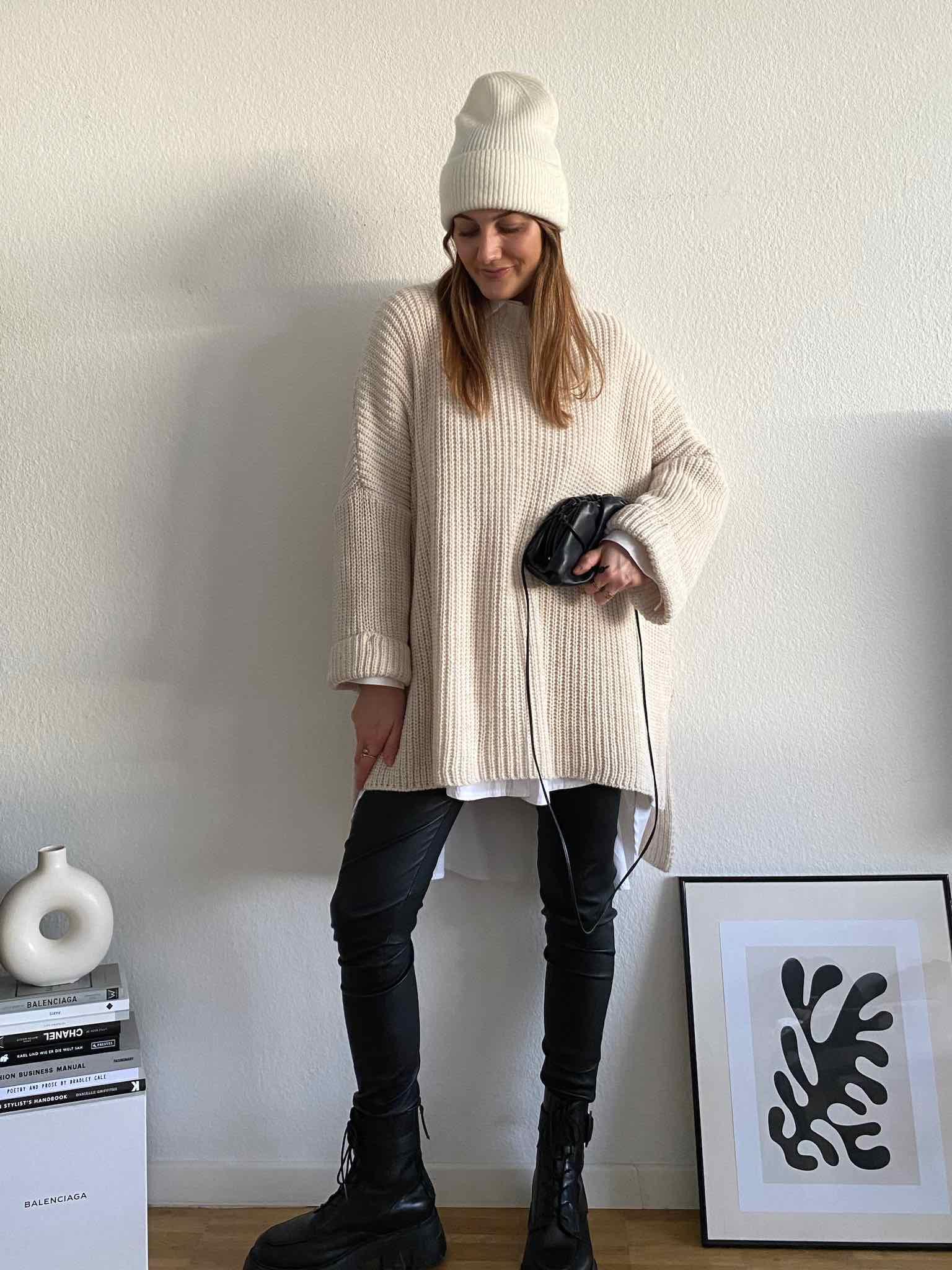 Long Oversize Pulli mit Schlitz für Damen in Beige von Maingold Basics