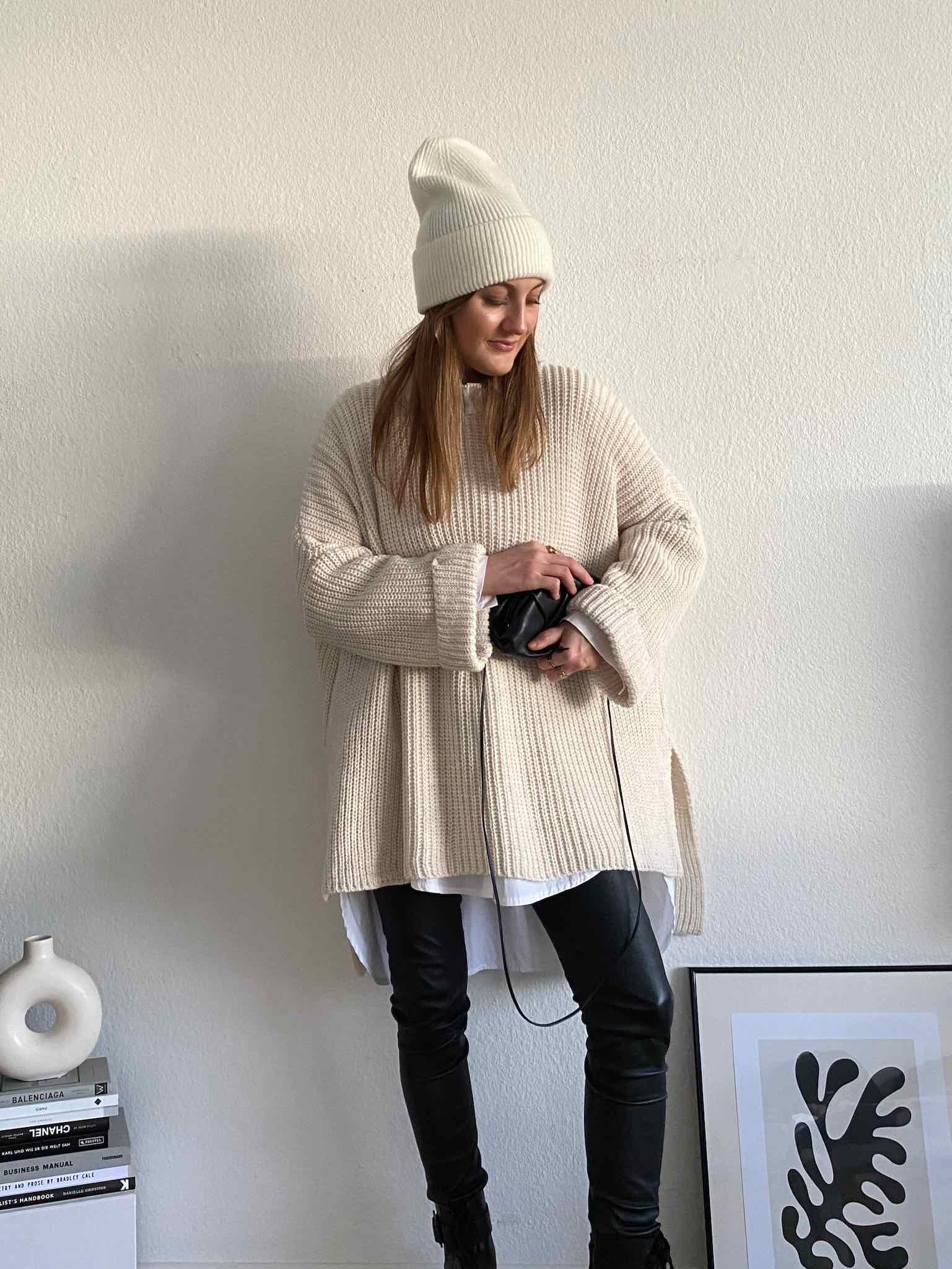 Long Oversize Pulli mit Schlitz für Damen in Beige von Maingold Basics