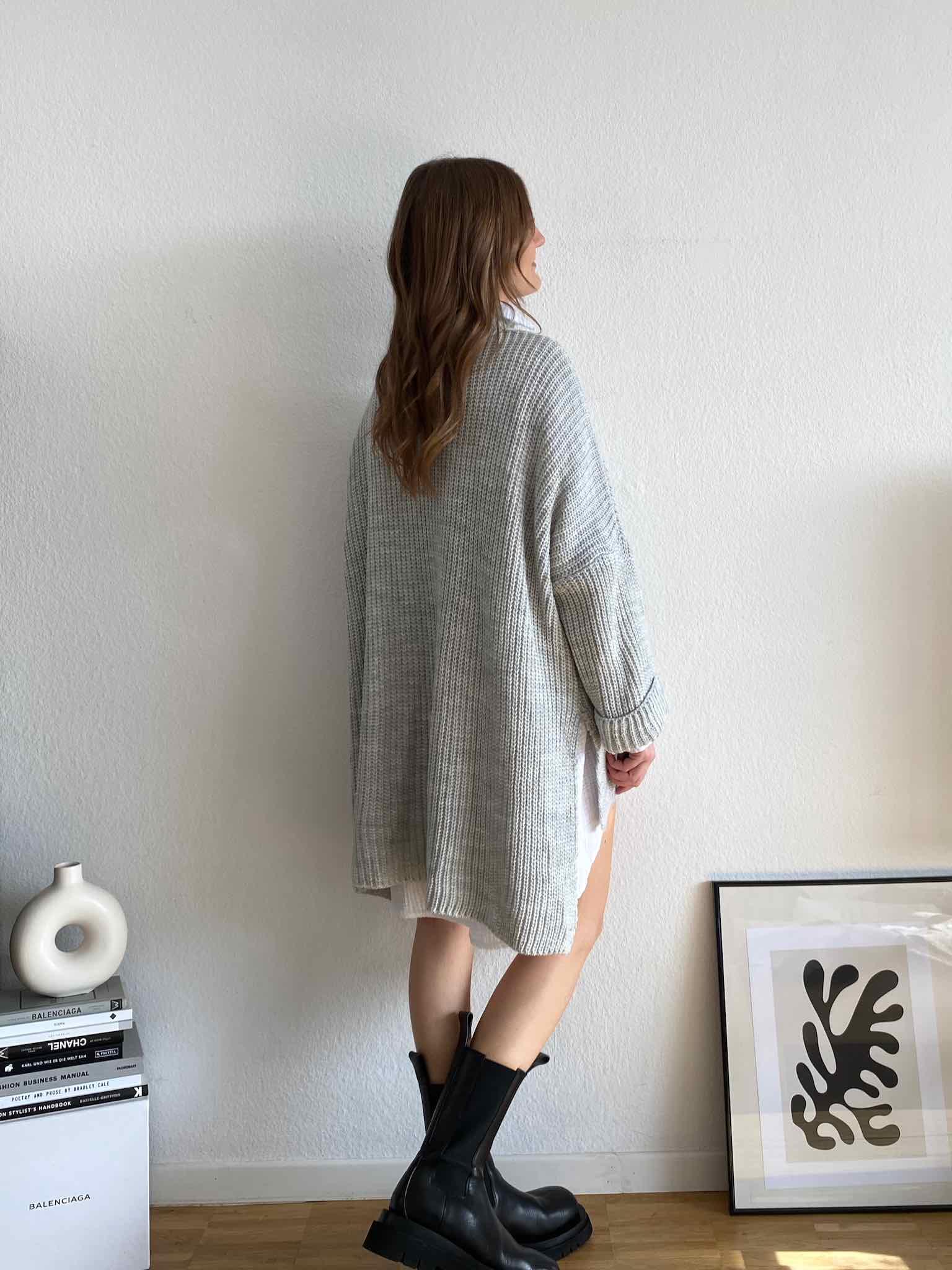 Long Oversize Pulli mit Schlitz für Damen in Light Grey von Maingold Basics