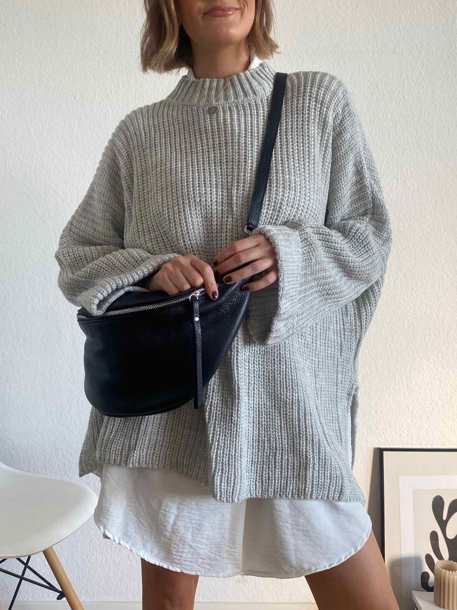 Long Oversize Pulli mit Schlitz für Damen in Light Grey von Maingold Basics