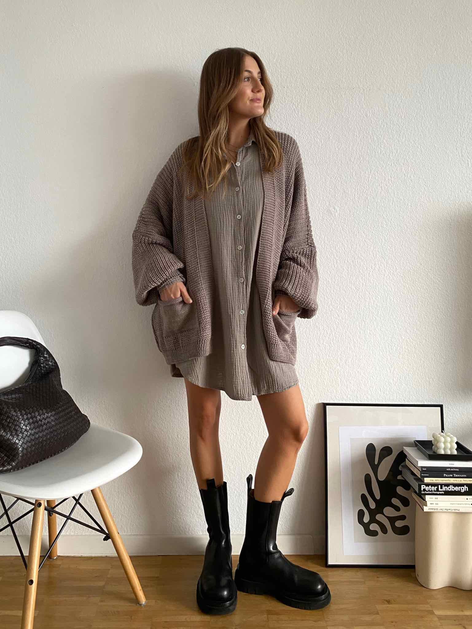 Maingold Basic Cardigan für Damen in Dark Taupe von Maingold Basics