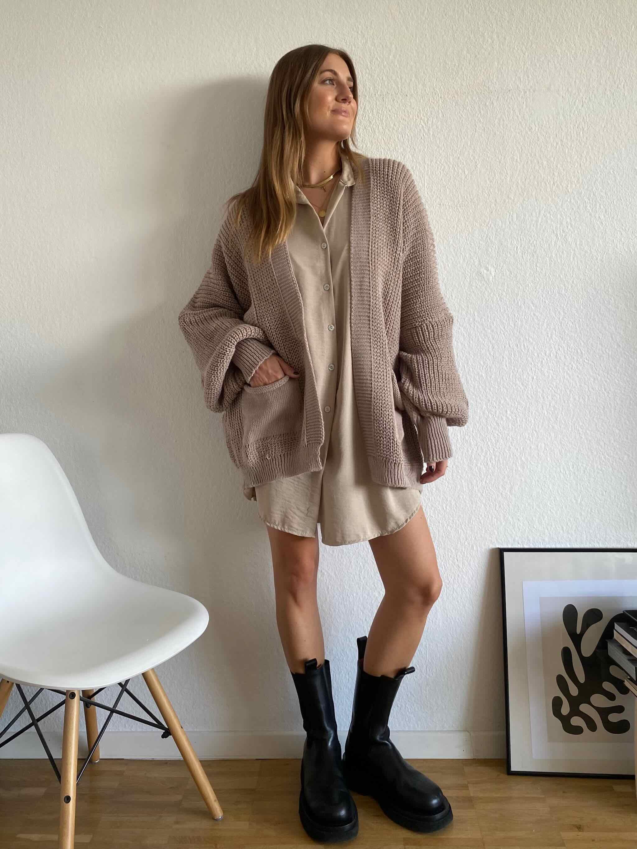 Maingold Basic Cardigan für Damen in Light Taupe von maingoldbasics.de