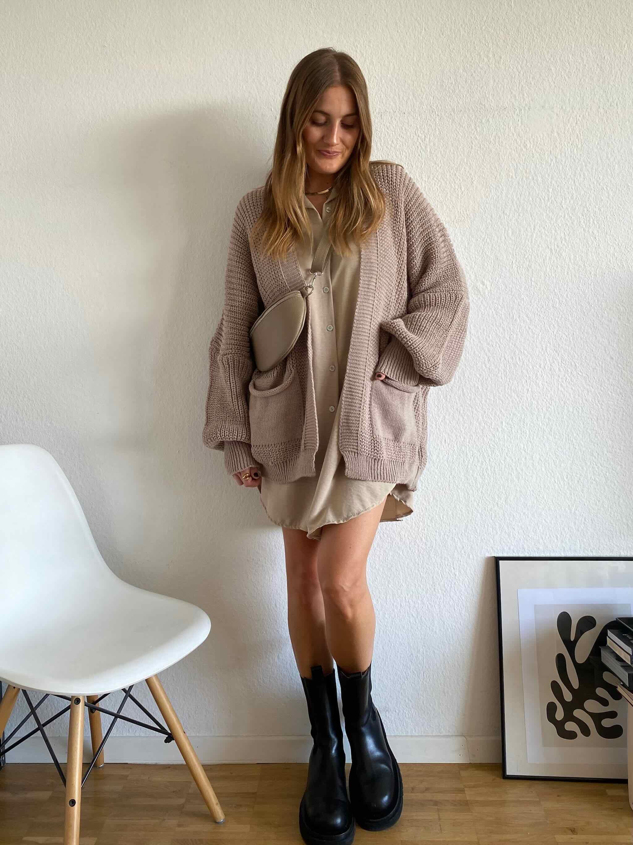 Maingold Basic Cardigan für Damen in Light Taupe von maingoldbasics.de