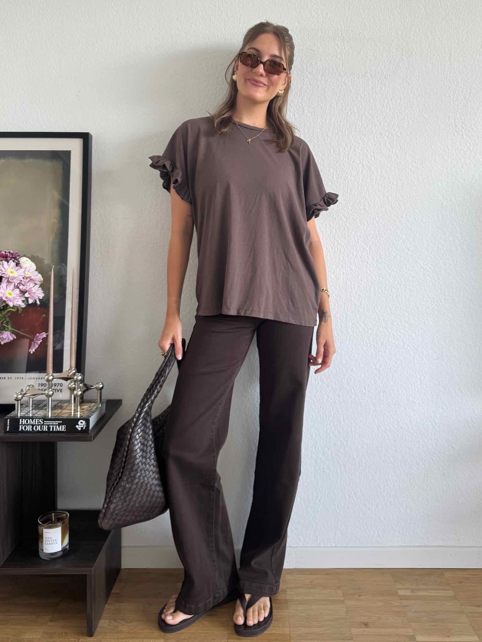 Oversize T-Shirt mit Rüschenärmel für Damen in Chocolate von Maingold Basics