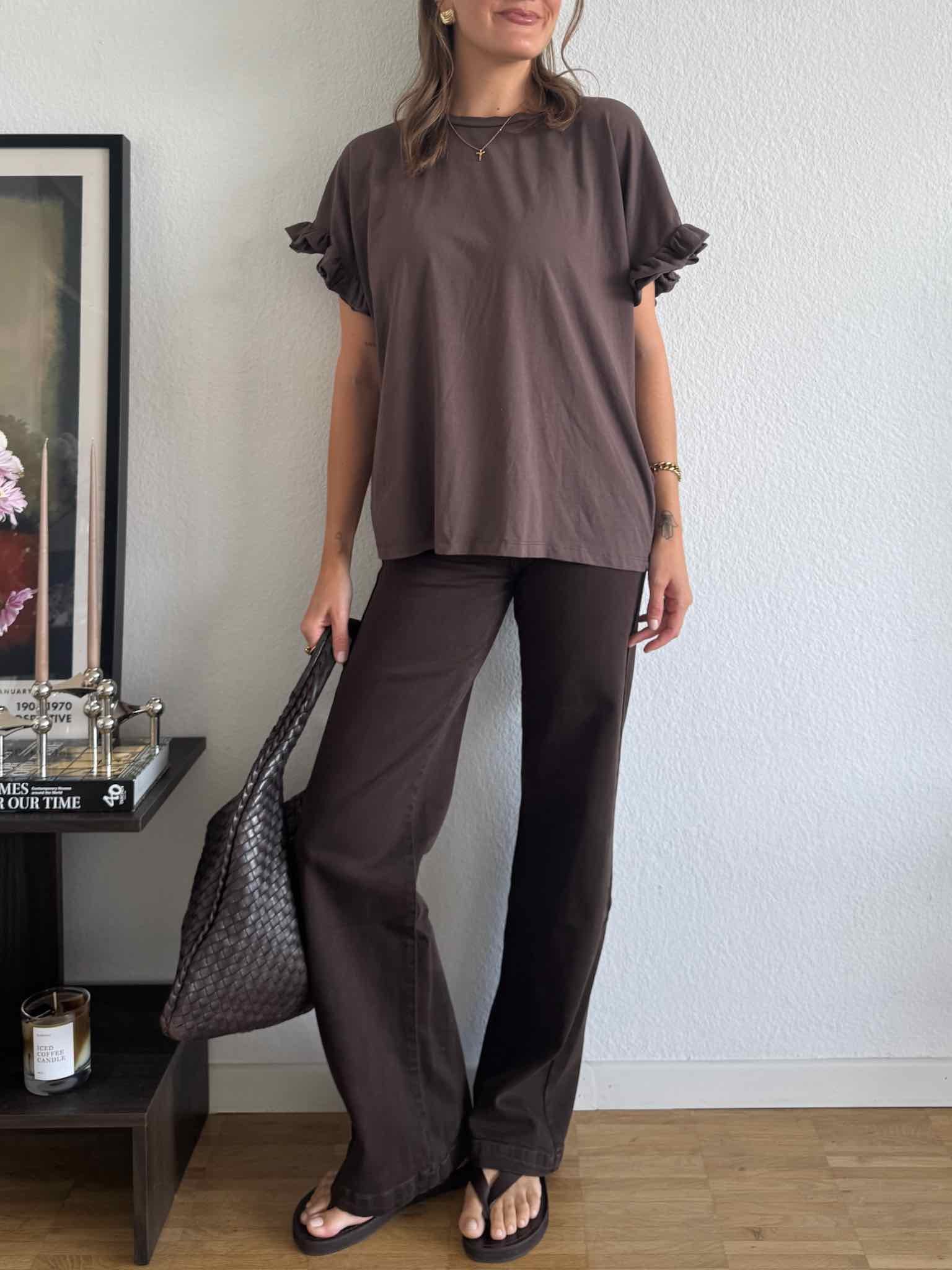 Oversize T-Shirt mit Rüschenärmel für Damen in Chocolate von Maingold Basics