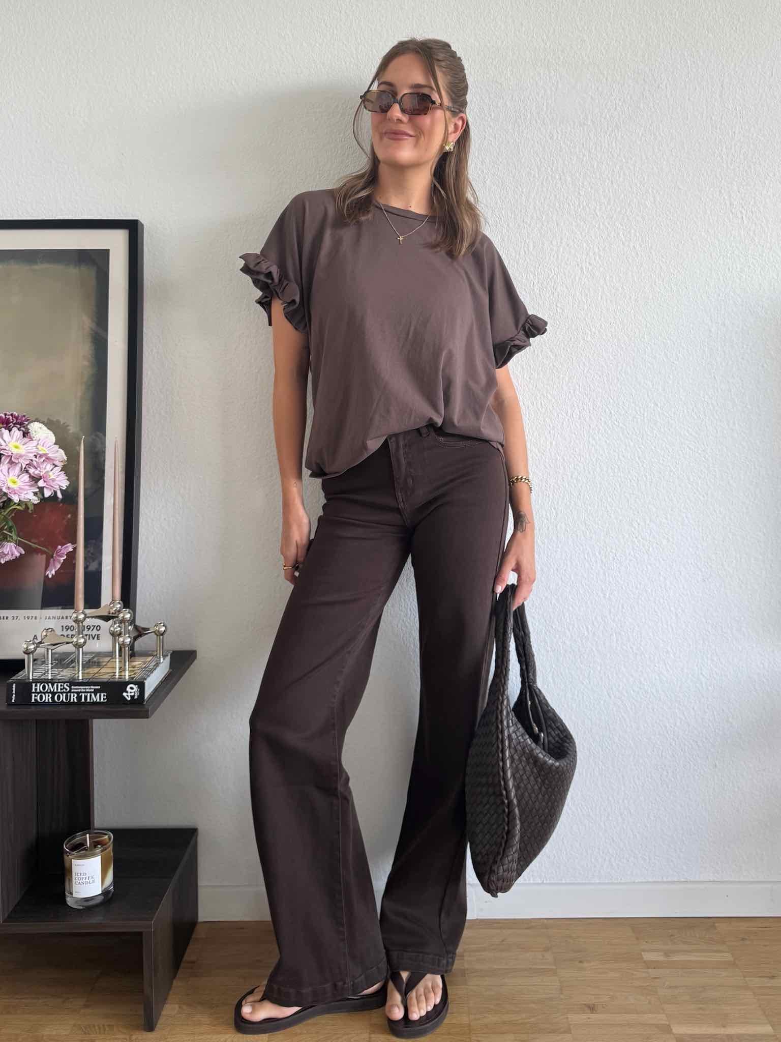 Oversize T-Shirt mit Rüschenärmel für Damen in Chocolate von Maingold Basics