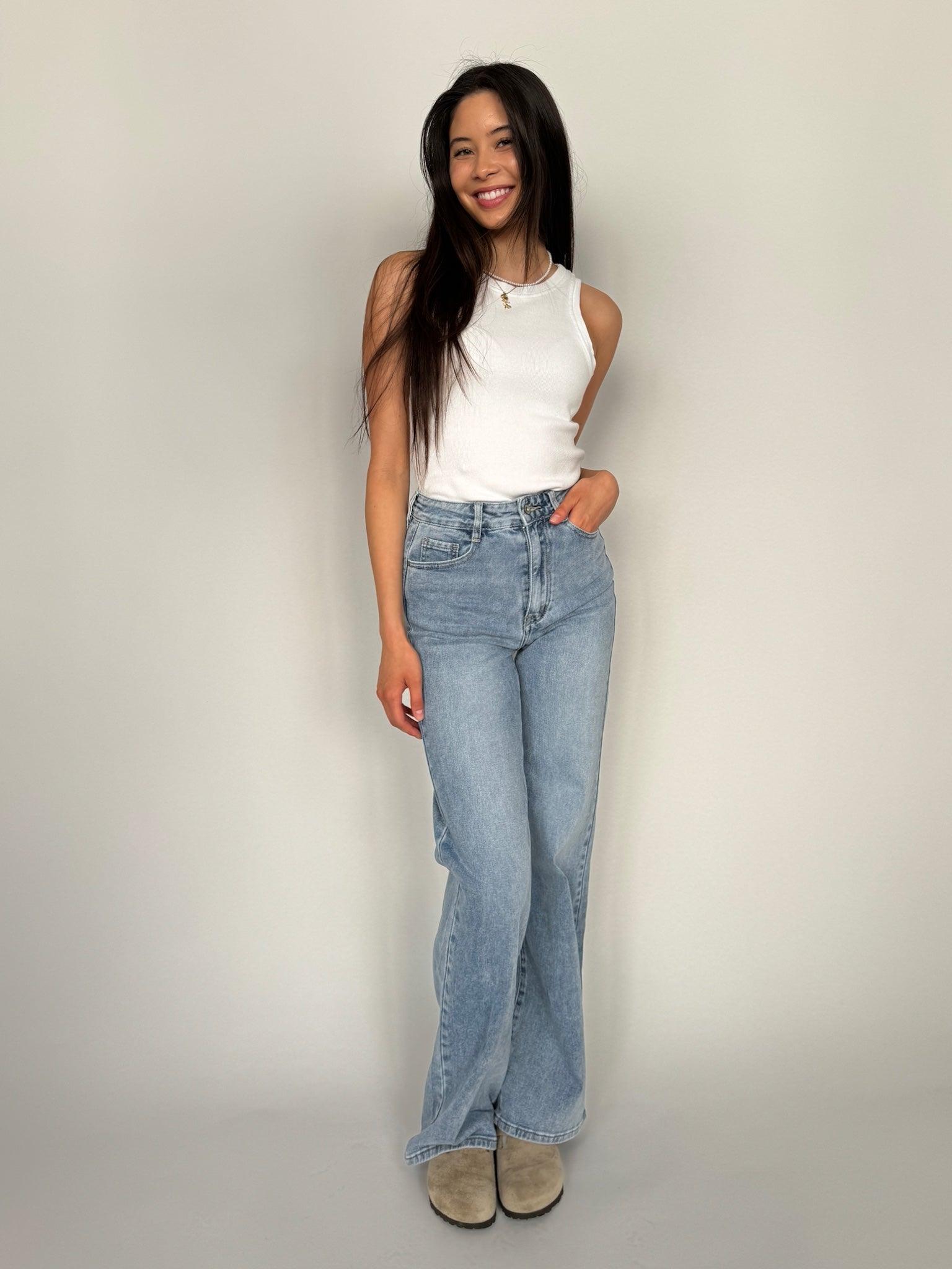 Premium Wide Leg Jeans für Damen in Light Blue von Maingold Basics