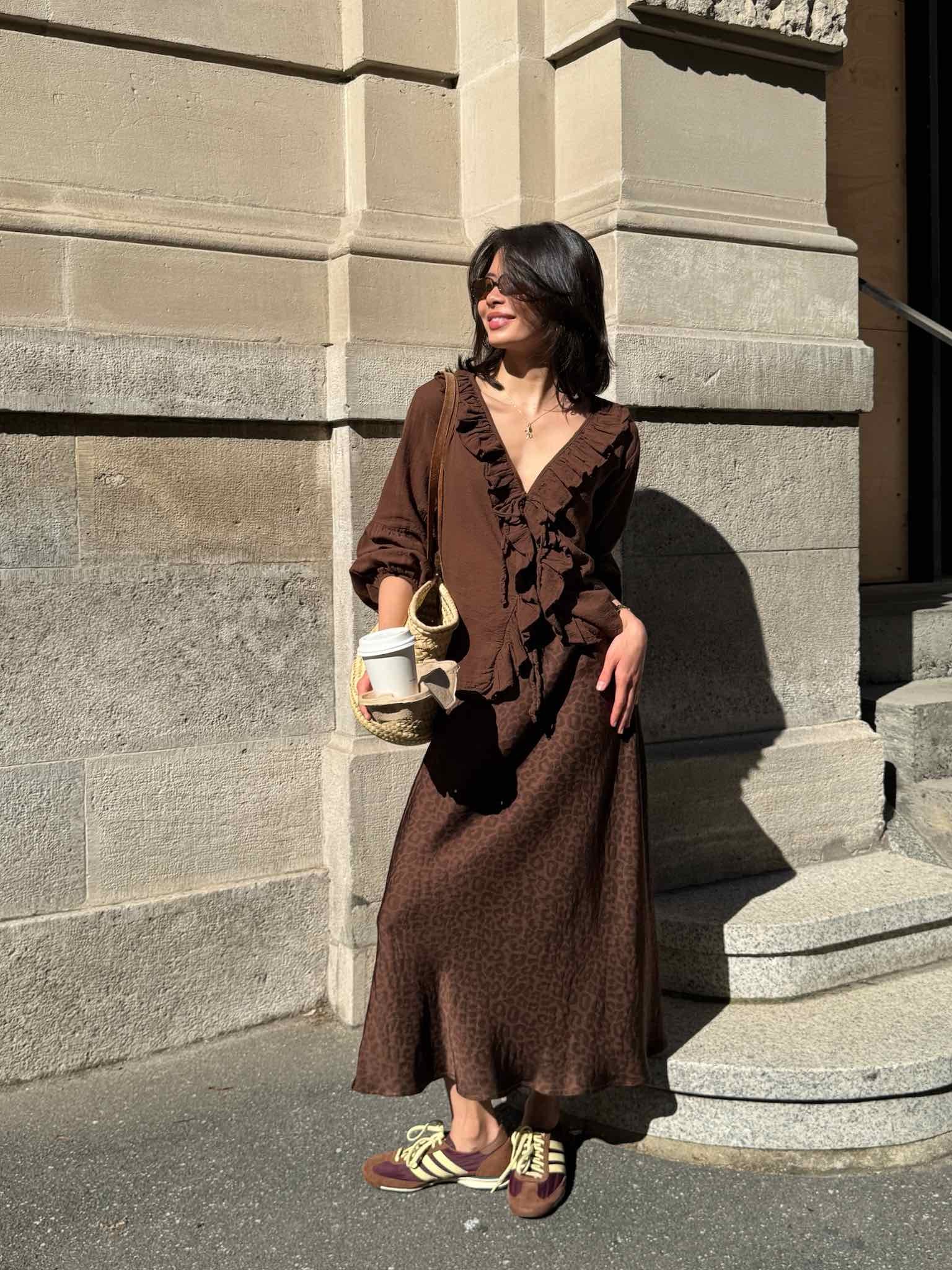 Rüschen Bluse zum Schnüren für Damen in Chocolate von Maingold Basics