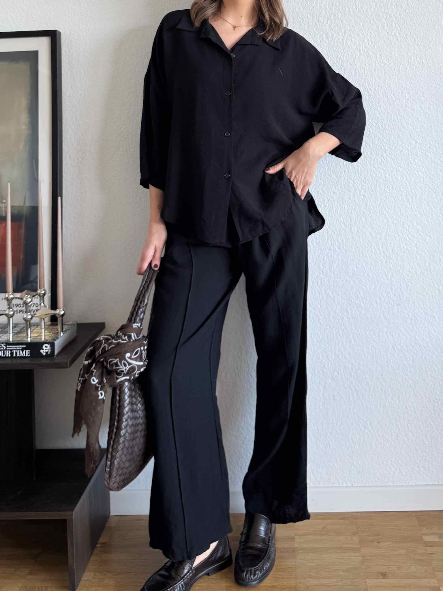 Set aus Bluse mit Rückenschnürung & Pants für Damen in Black von Maingold Basics