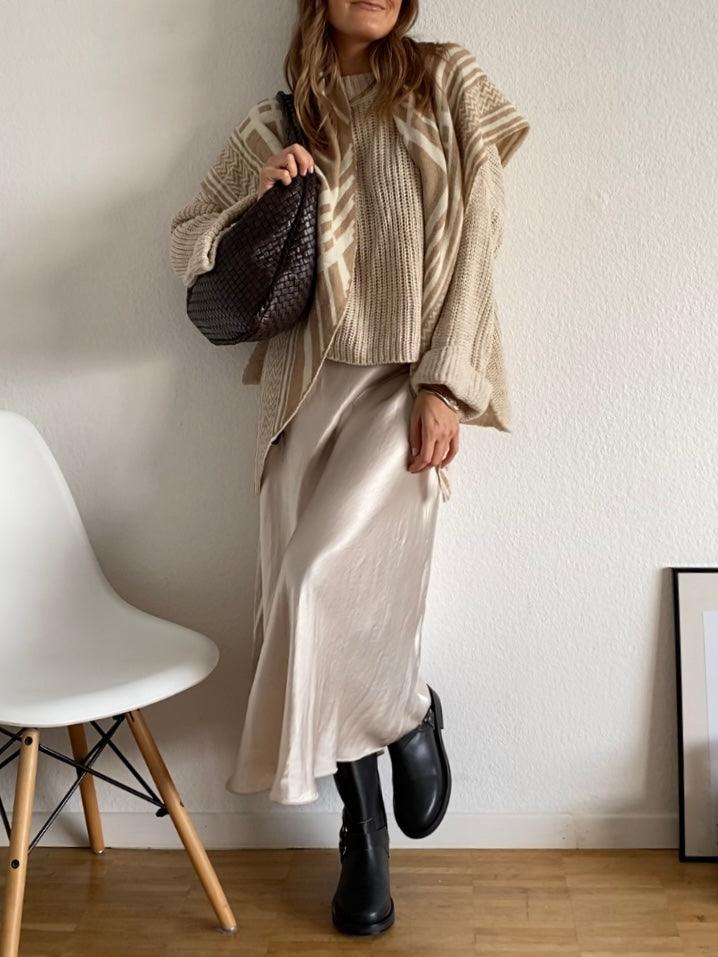 Short Oversize Pulli mit Schlitz in Beige für Damen von Maingold Basics