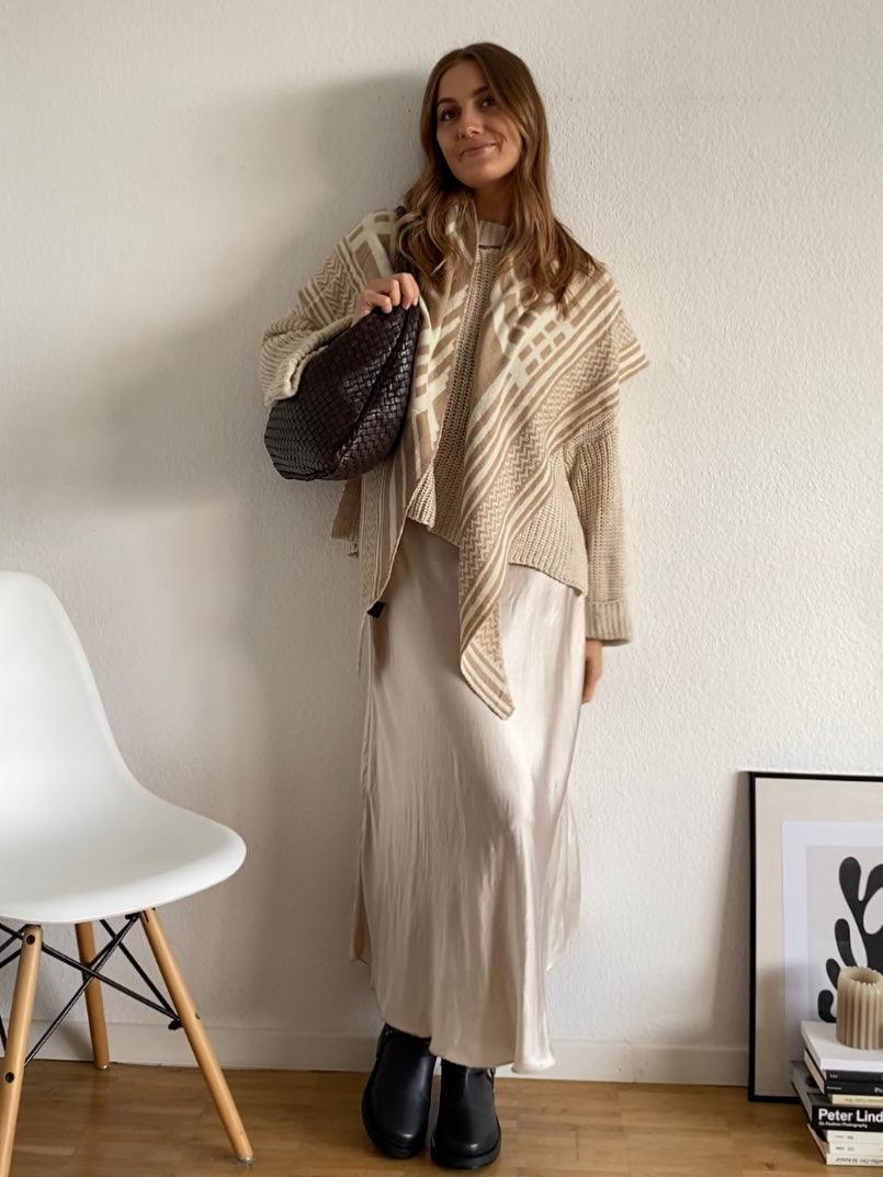 Short Oversize Pulli mit Schlitz in Beige für Damen von Maingold Basics