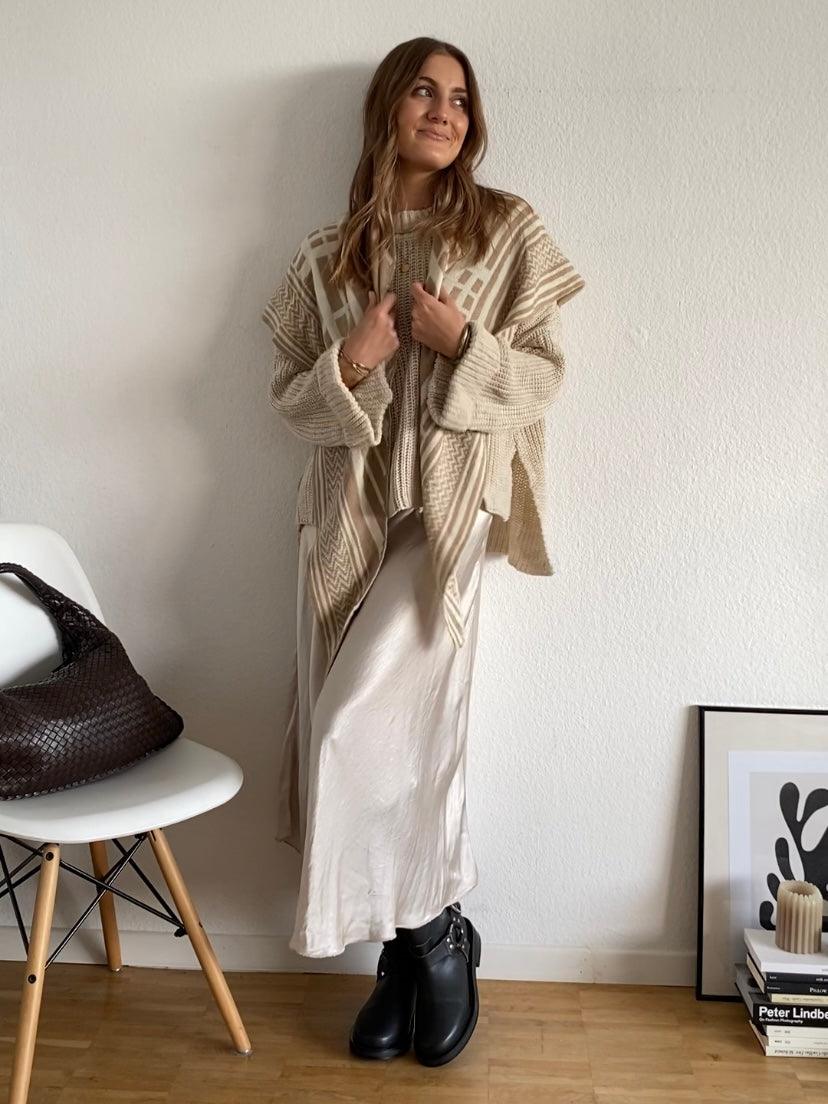 Short Oversize Pulli mit Schlitz in Beige für Damen von Maingold Basics