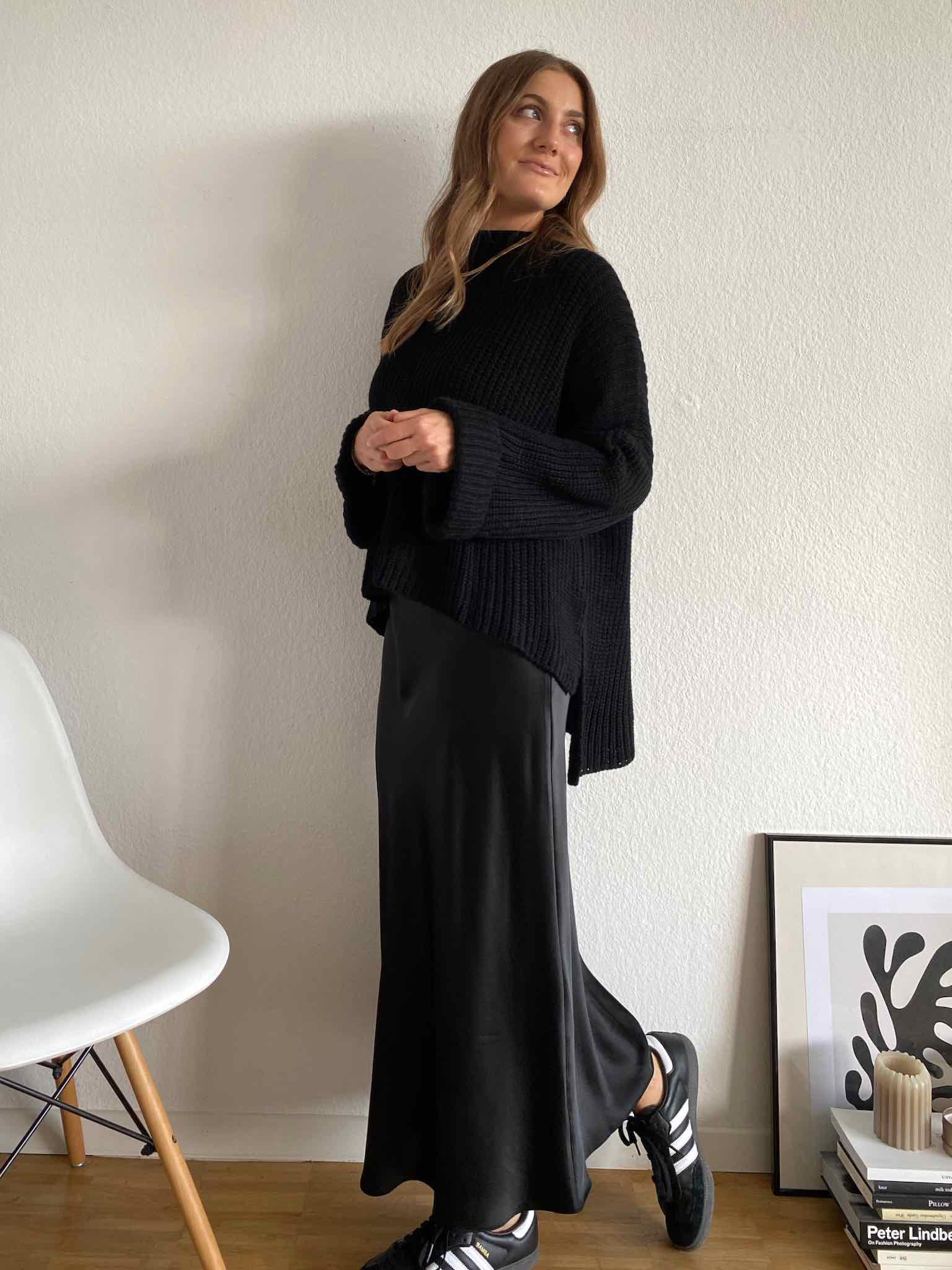 Short Oversize Pulli mit Schlitz in Black für Damen von Maingold Basics
