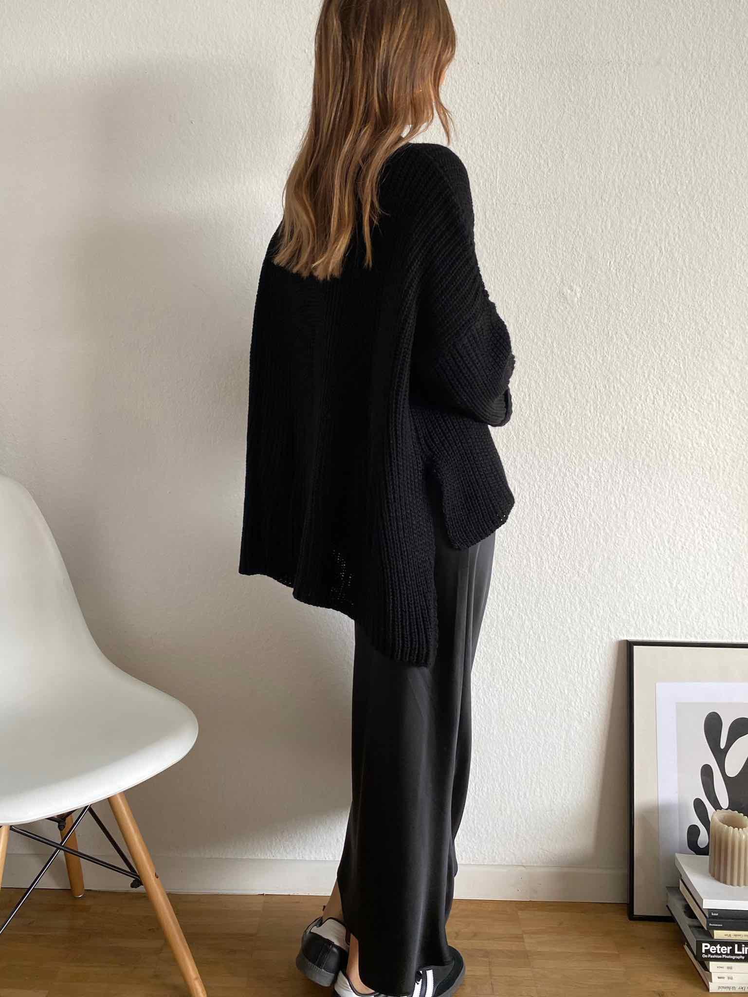 Short Oversize Pulli mit Schlitz in Black für Damen von Maingold Basics